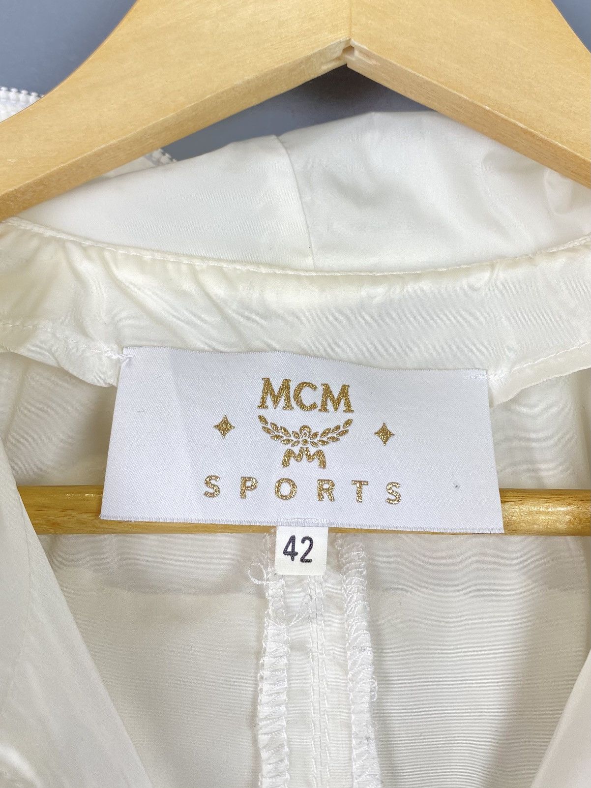 Vintage Vintage MCM Sports Rain Coat Men’s Luxury Size 42 White Top Size US XS / EU 42 / 0 - 9 Thumbnail
