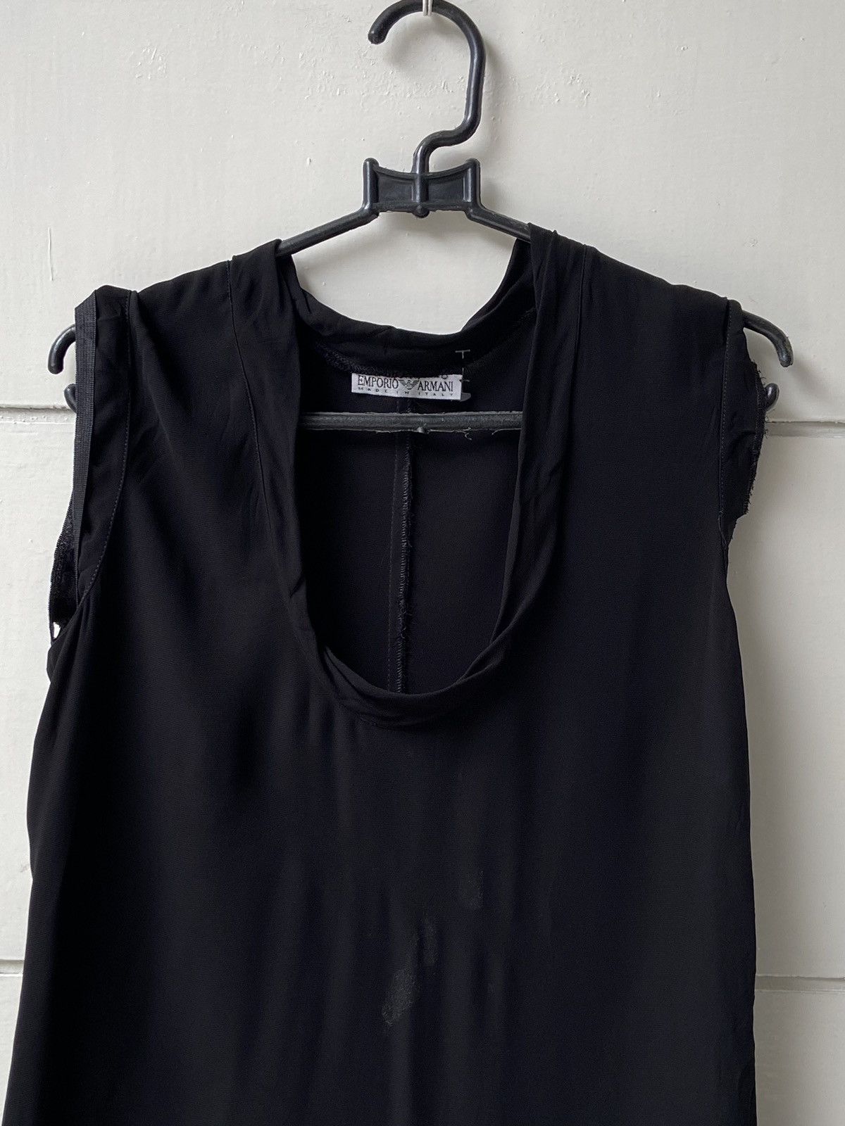 Emporio Armani EMPORIO ARMANI Black Sleeveless Size US XS / EU 42 / 0 - 10 Thumbnail