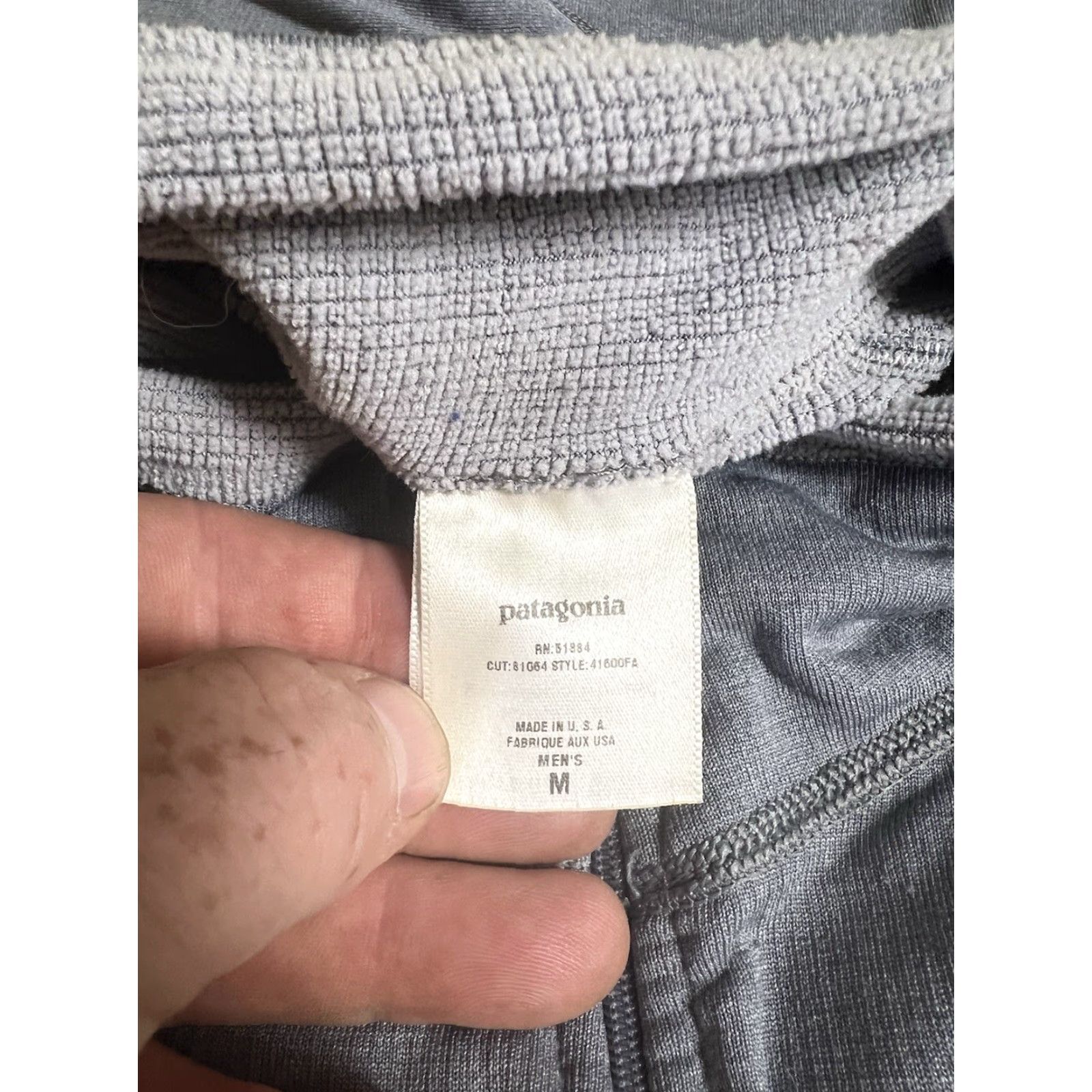 Patagonia VINTAGE Patagonia Men’s L Gray Polyester Blend Base Layer Quarter Zip USA Made Sweater Pullover 1/4 Zip Logo Mock Neck Long Sleeve Fleece Size US L / EU 52-54 / 3 - 4 Thumbnail