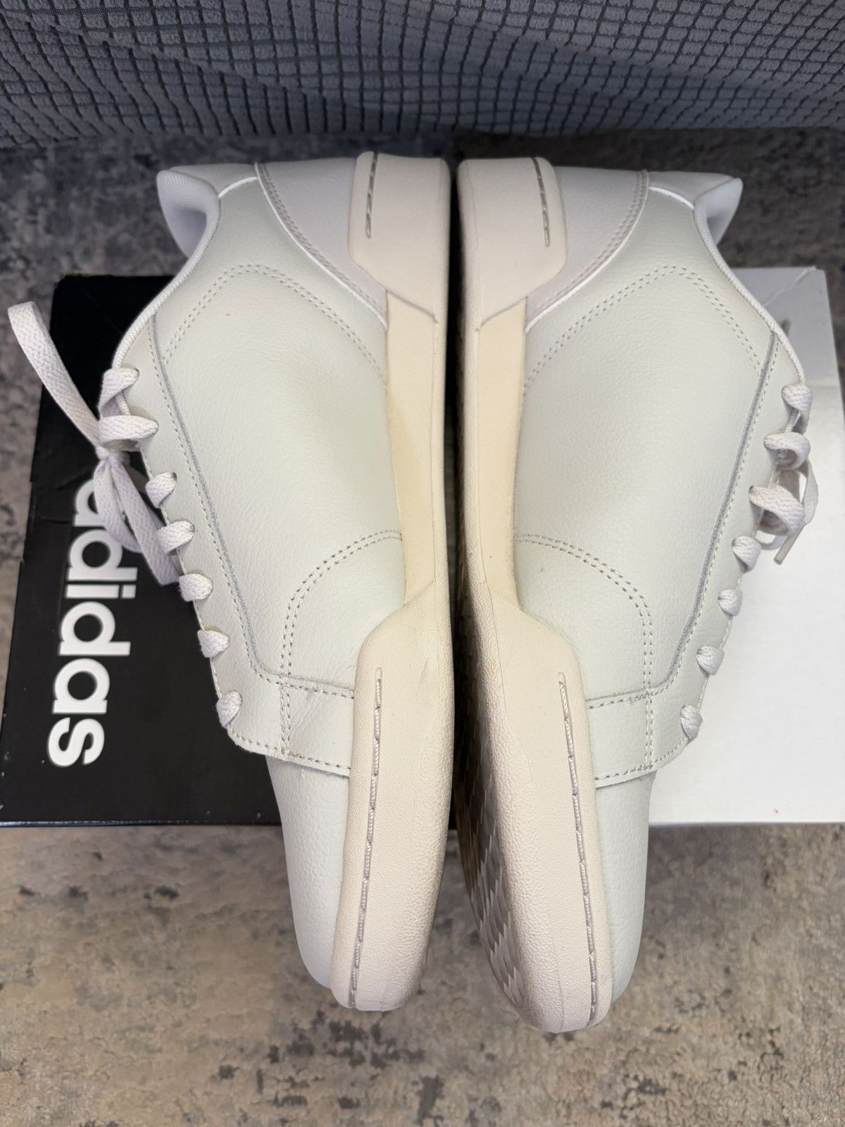 Adidas Adidas Roguera Trainer Low Off-White/Red - EG2657 Size US 9.5 / EU 42-43 - 4 Thumbnail