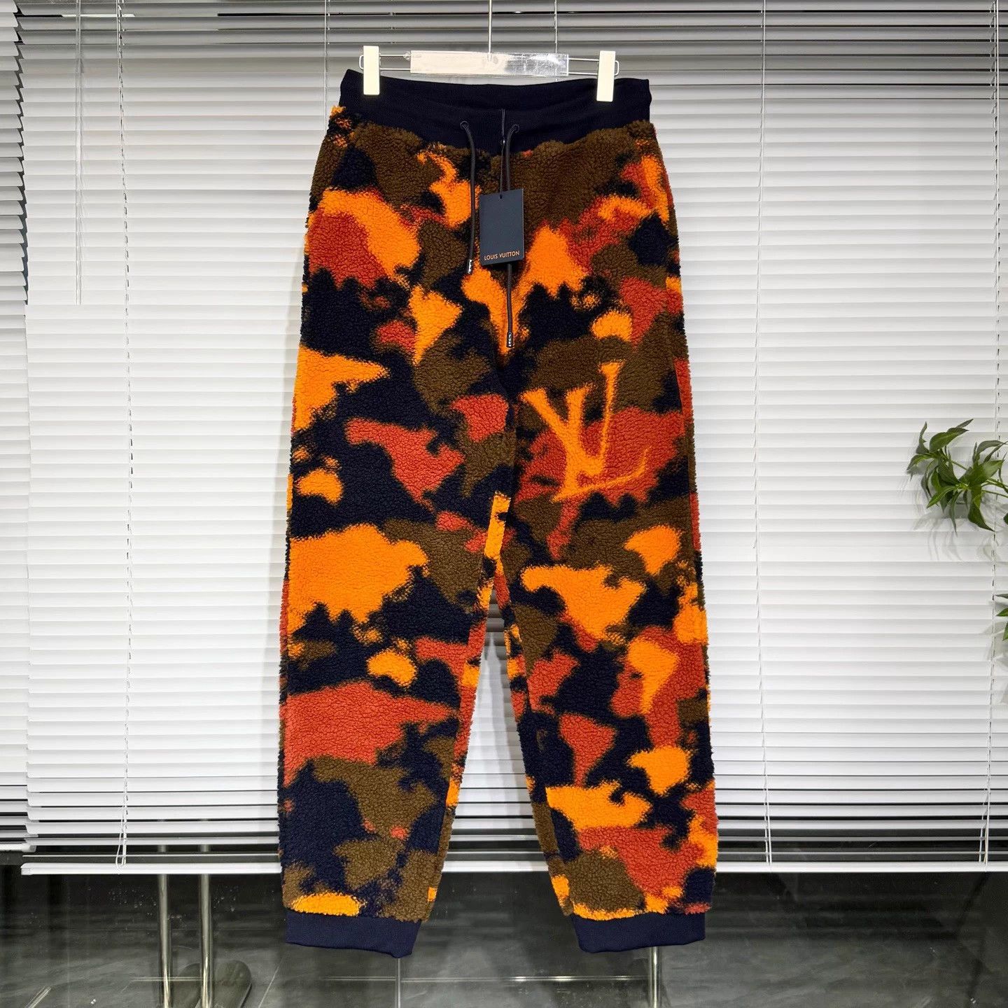 Louis Vuitton LV Teddy Fleece Gradient Print Drawstring Joggers M Orange Size US 35 - 1 Thumbnail