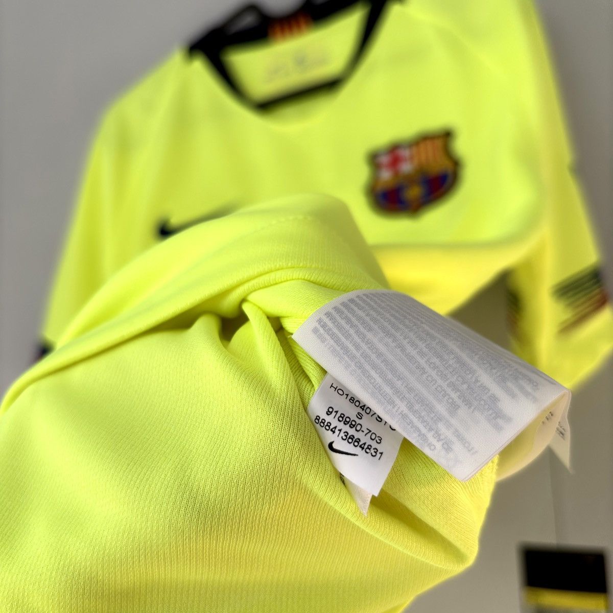Nike 2018 2019 Barcelona Messi Nike Away Kit Soccer Jersey Shirt Size US S / EU 44-46 / 1 - 8 Thumbnail