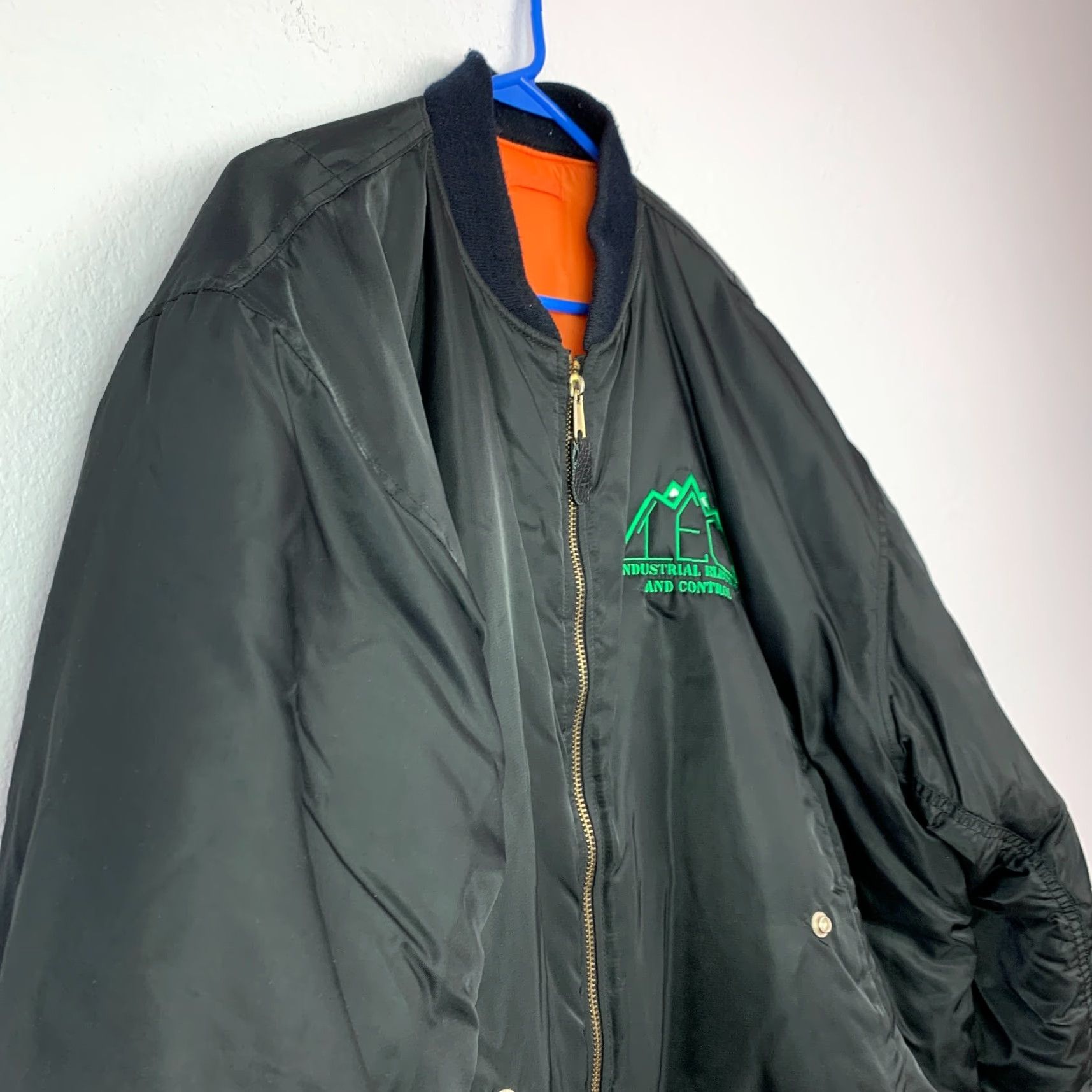 Vintage Industrial Electric & Control Black Puffer Bomber Jacket Coat Mens 2XL Zip Full Zip Nylon Lining 27" Chest 2XL Mens Coat Bomber Black Size US XXL / EU 58 / 5 - 2 Thumbnail
