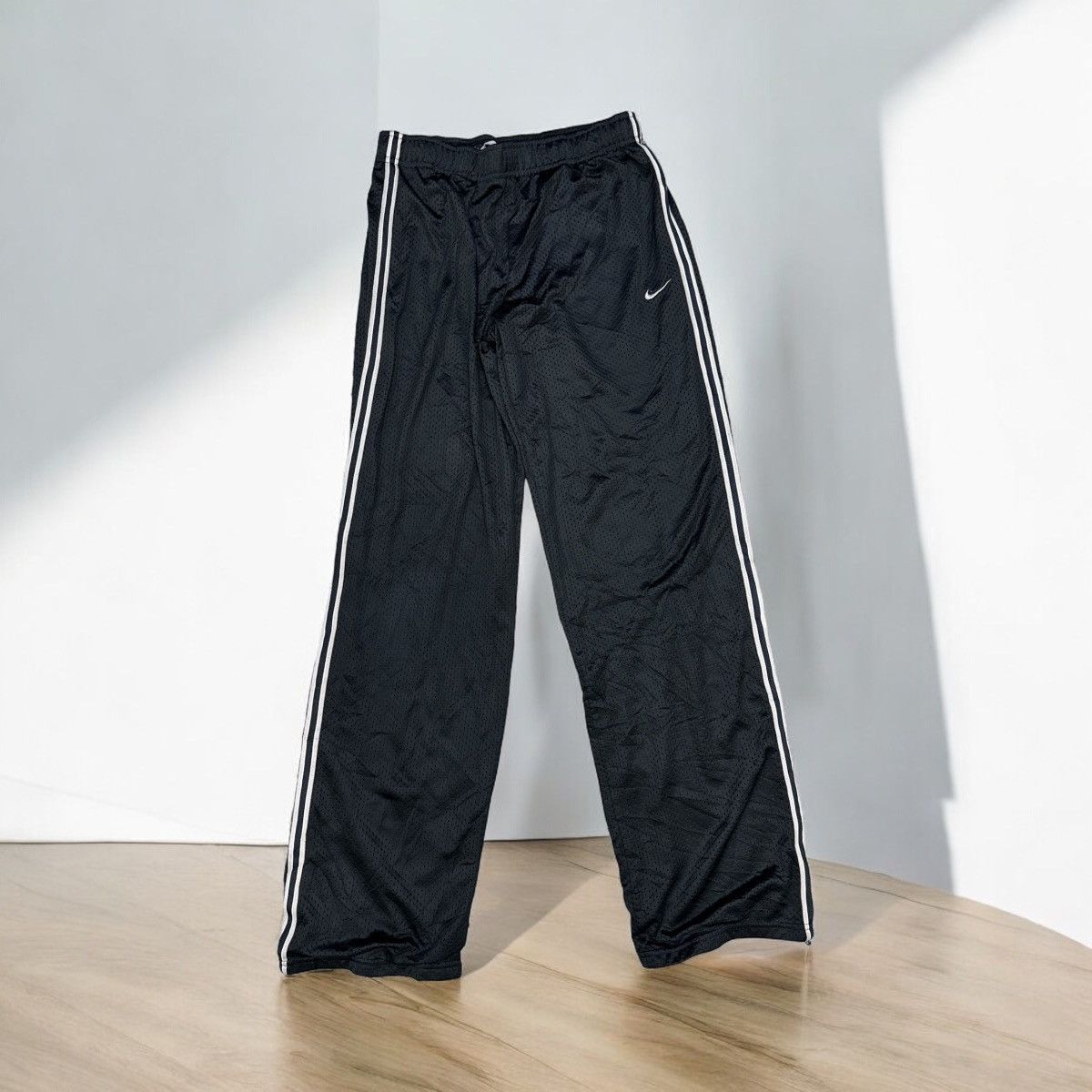 Nike NIKE DRI FIT PERFORATED EMBROIDERED LOGO TRACK PANTS Size US 32 / EU 48 - 1 Thumbnail