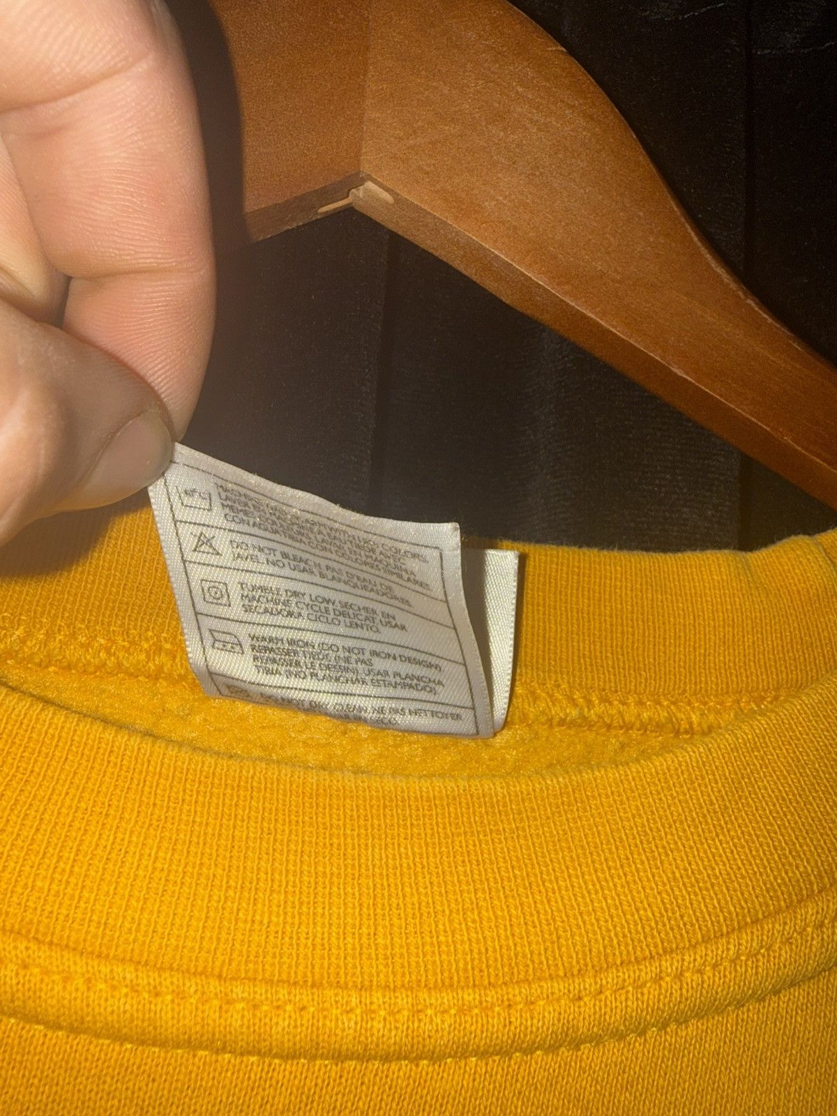 Nike Vintage Nike Yellow Crewneck Large Size US L / EU 52-54 / 3 - 5 Thumbnail