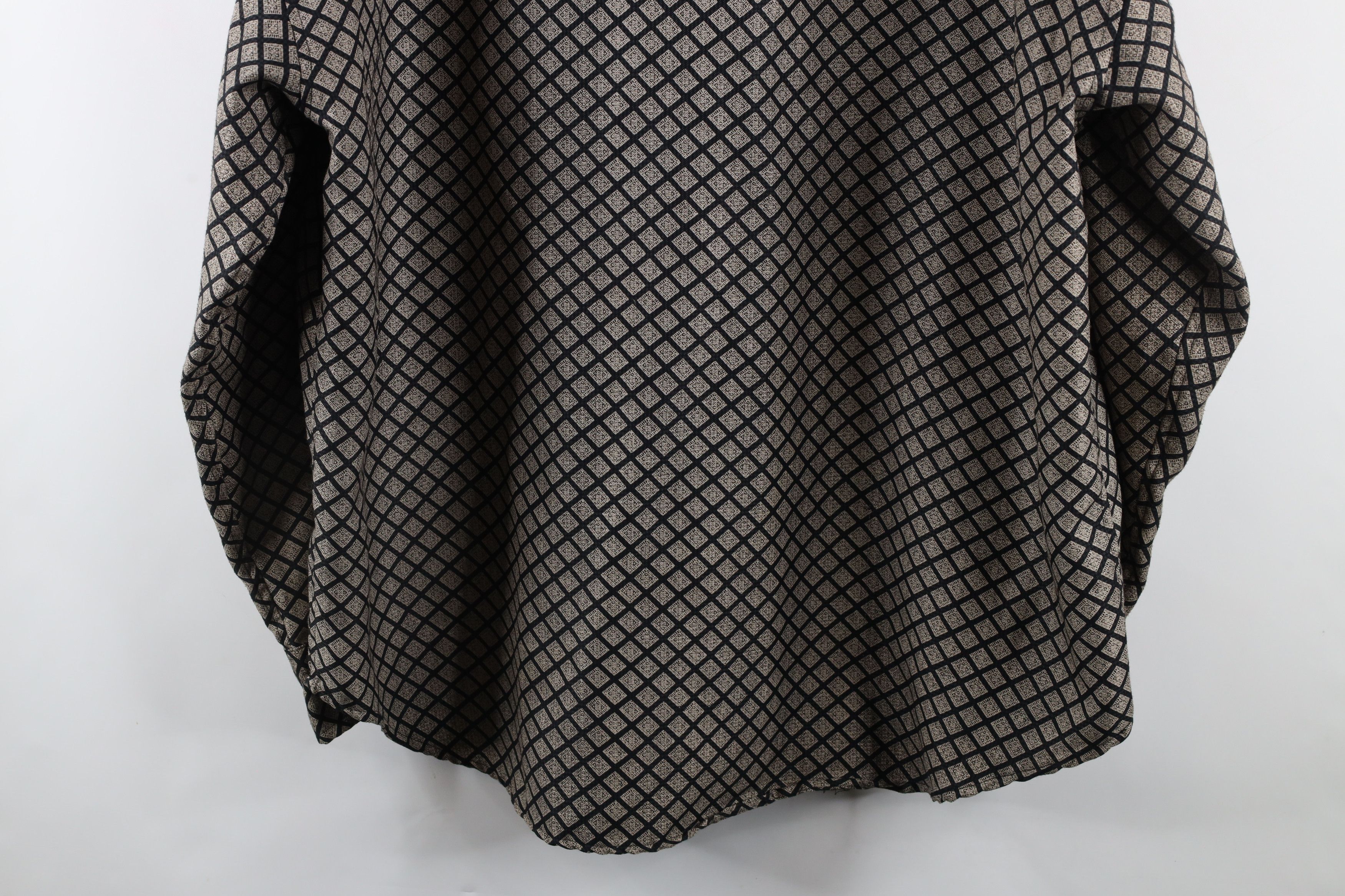 Vintage Vintage 90s Streetwear Geometric Collared Button Shirt Size US XL / EU 56 / 4 - 11 Thumbnail