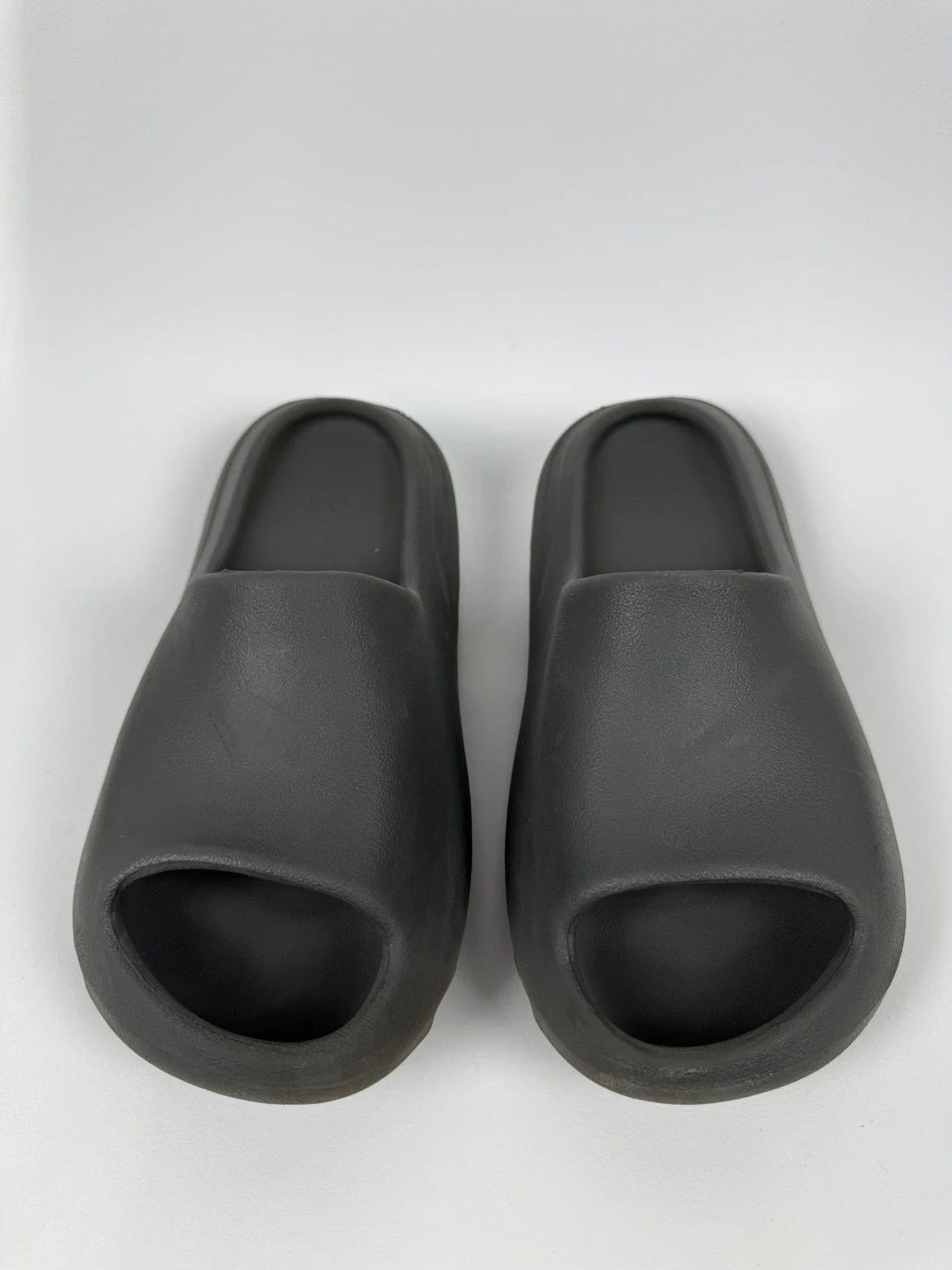 Yeezy Yeezy Rubber Slides size 38 Size US 10 / IT 40 - 2 Thumbnail