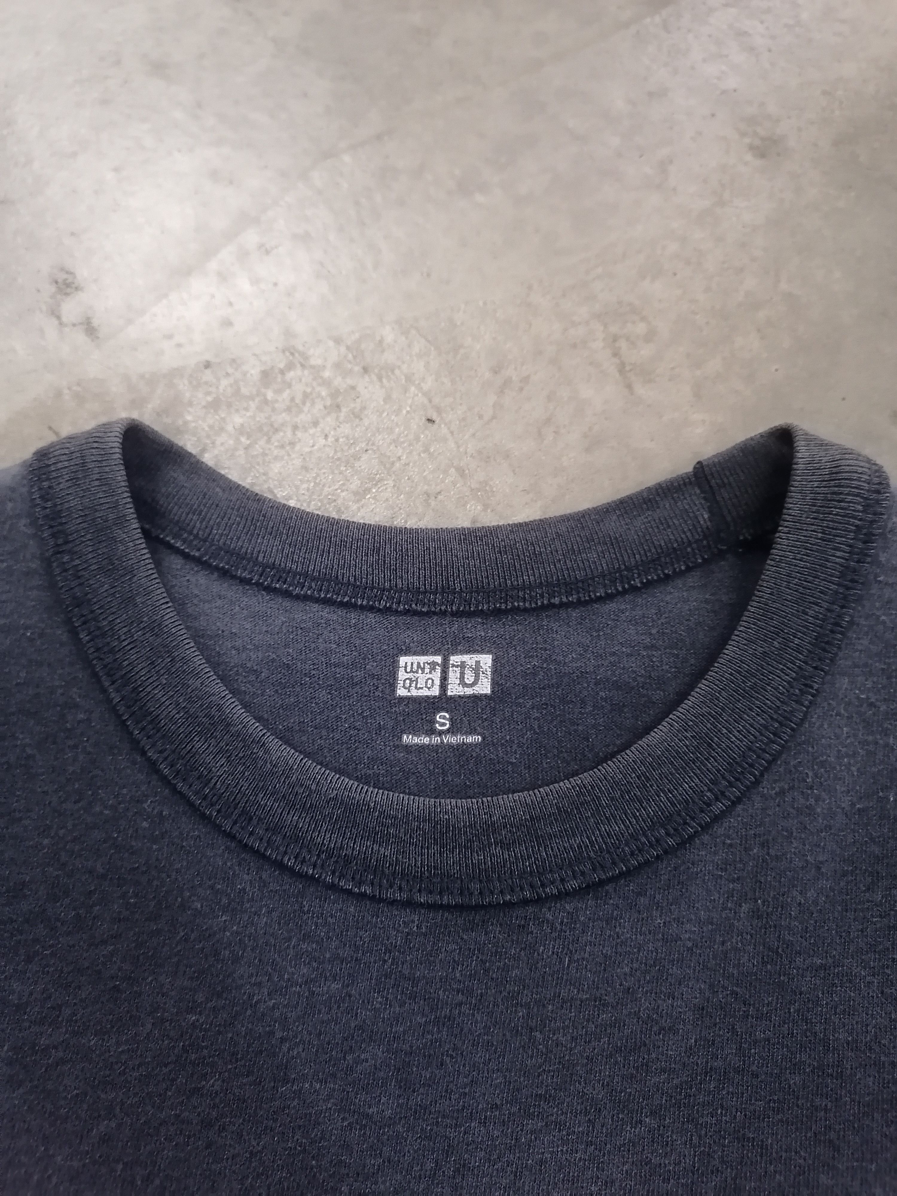 Japanese Brand Trashed Faded Uniqlo Blue Tee Size US S / EU 44-46 / 1 - 5 Thumbnail