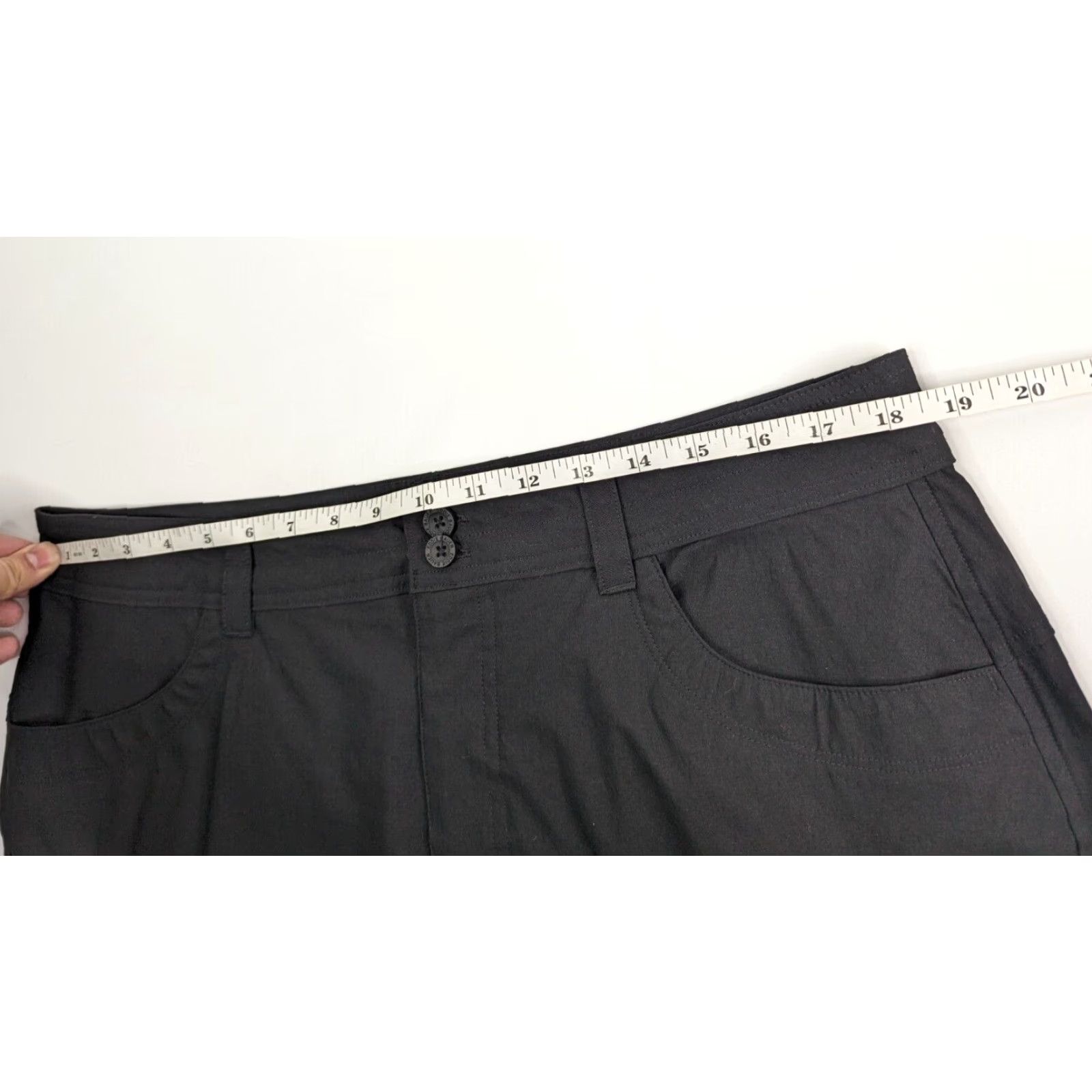 Eddie Bauer Eddie Bauer Shorts Women's 16 Black Cargo Summer Trail Stretch Size 38" / US 16 / IT 52 - 5 Thumbnail