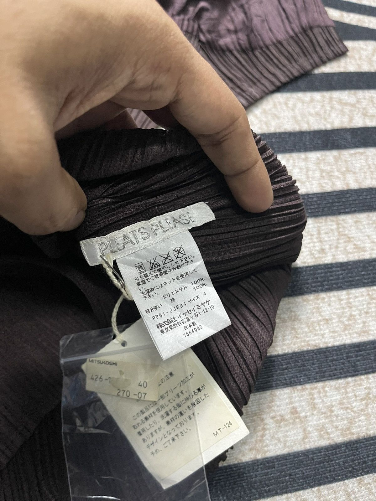 Pleats Please Issey Miyake 1990s PLEATS PLEASE ISSEY MIYAKE PLEATED BUTTON UP SHIRT Size M / US 6-8 / IT 42-44 - 12 Thumbnail