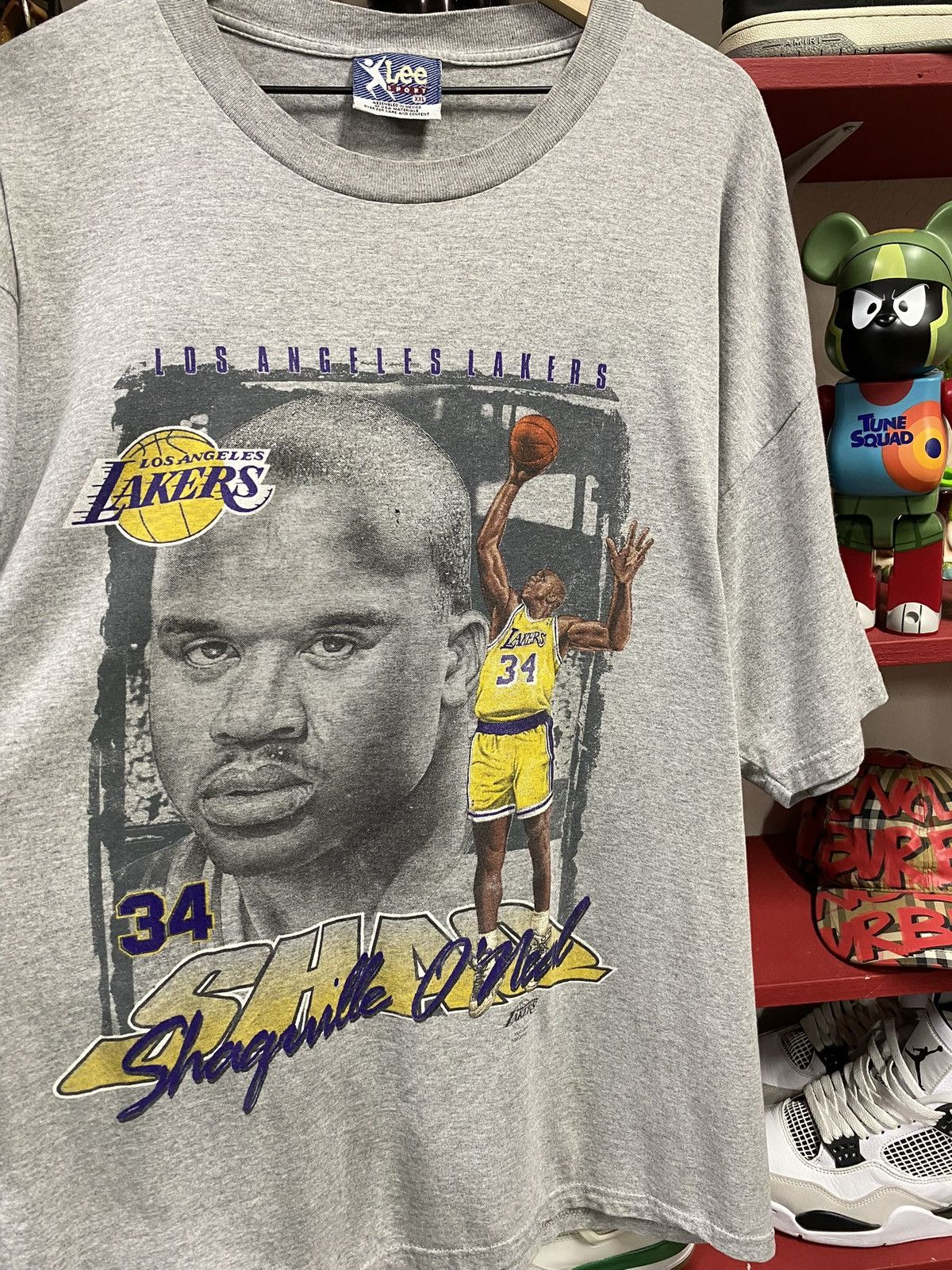 Vintage Vintage 90’s Lakers Shaq T-Shirt Vtg Adult Size 2XL Size US XXL / EU 58 / 5 - 6 Thumbnail