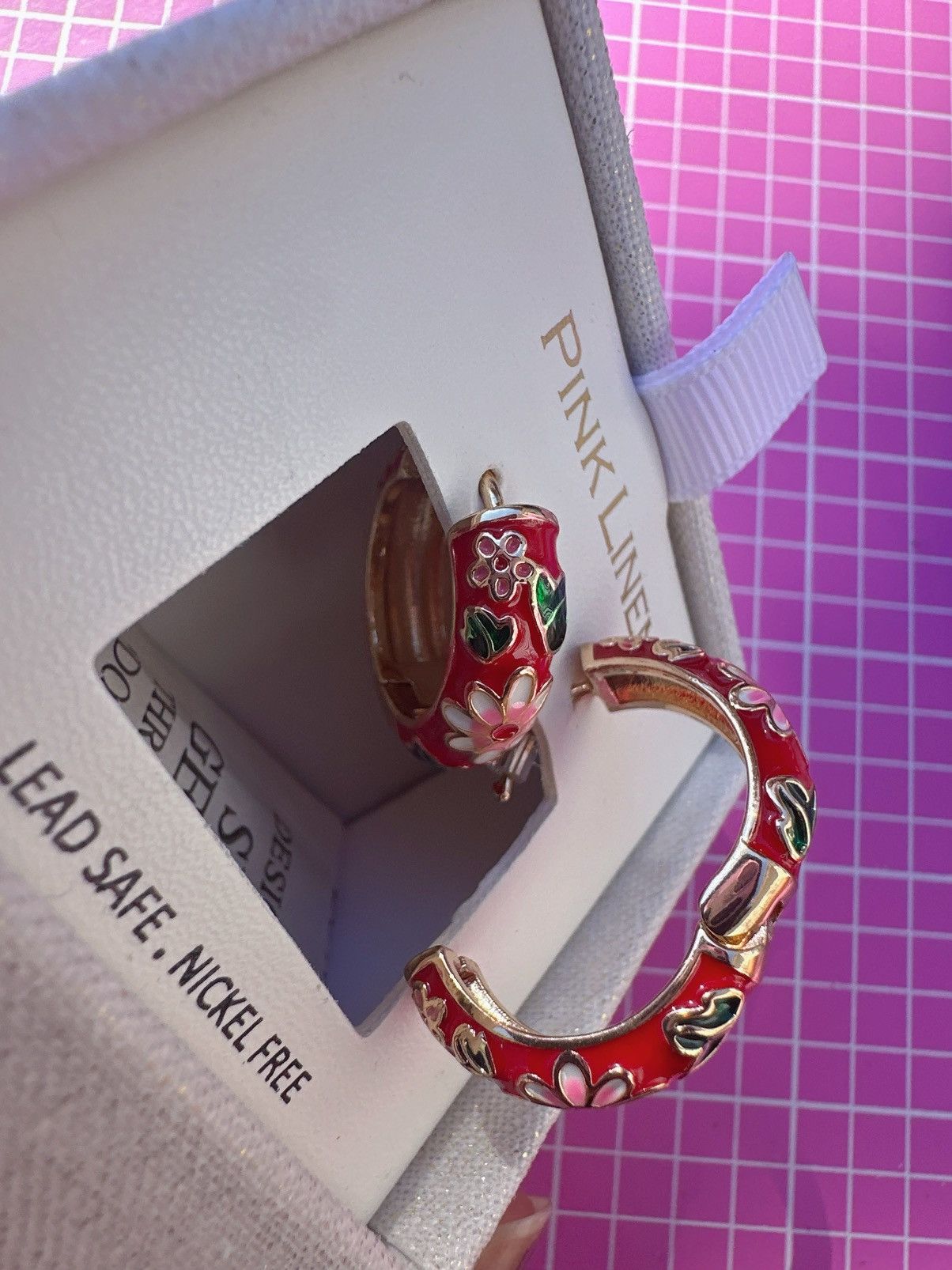 Designer Pink linen clip on earrings red gold tone flower loop LEAd Size ONE SIZE - 7 Thumbnail