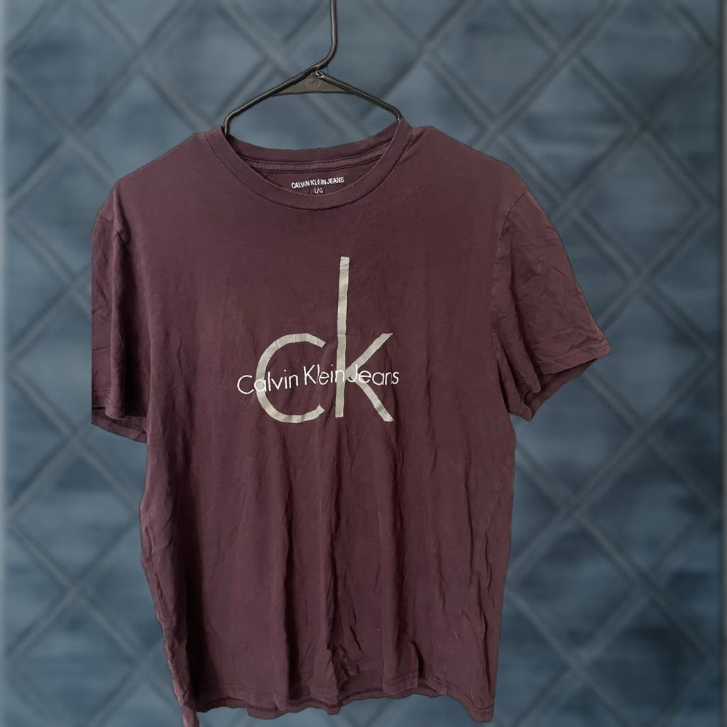 Vintage CALVIN KLEIN JEANS Maroon Striped Graphic T-Shirt Short Sleeve Large Unisex Adults Size 36" / US 14 / IT 50 - 1 Thumbnail