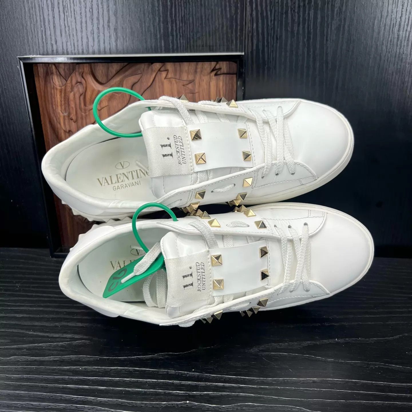 Valentino Valentino Rockstud White 37 Like New With Box Size US 6.5 / IT 36.5 - 7 Thumbnail