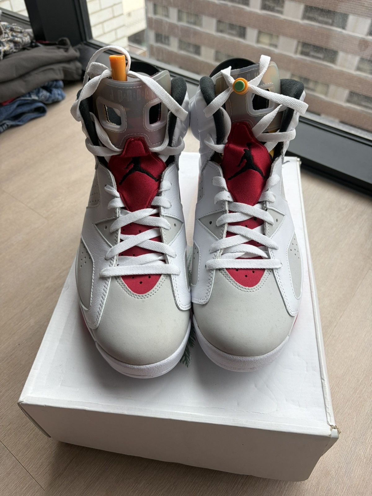 Jordan Brand Jordan 6 Hare 10.5 Size US 10.5 / EU 43-44 - 3 Thumbnail