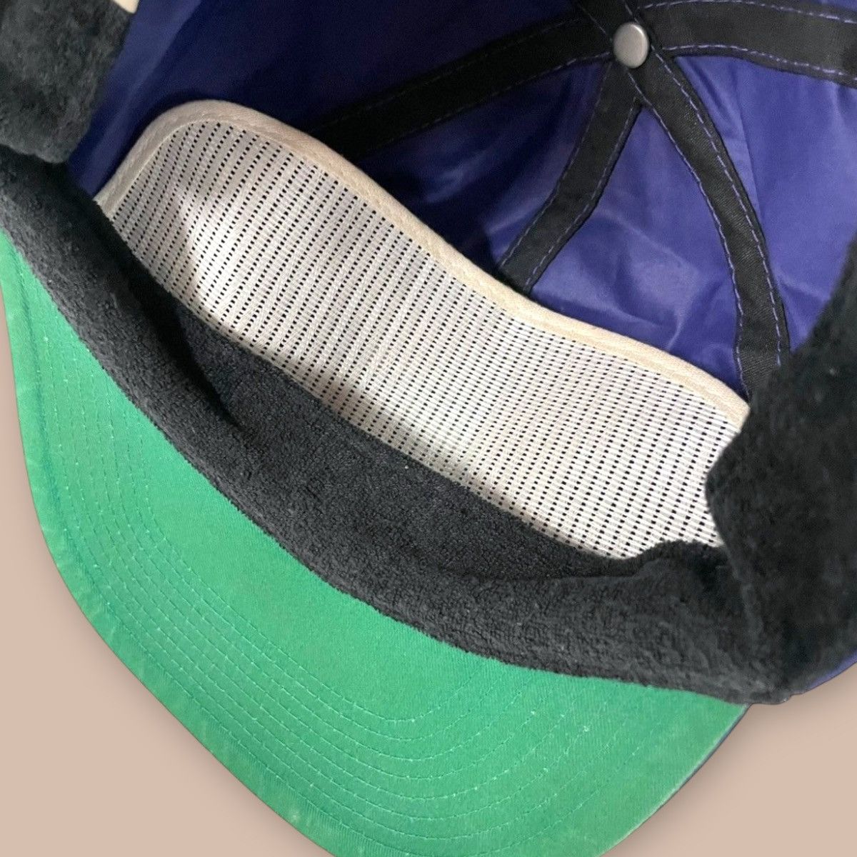 Vintage NIKE 80’s Embroidered Swoosh Nylon CAP