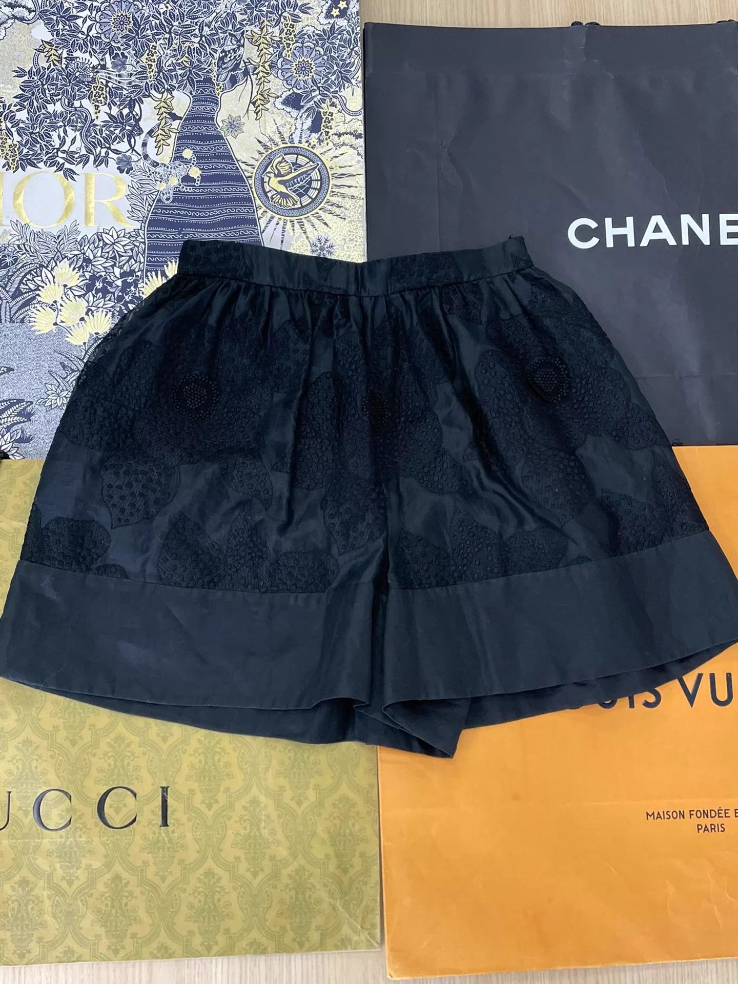 Valentino Valentino Black Embroidered Lace Short Shorts 40 Size 27" / US 4 / IT 40 - 1 Thumbnail