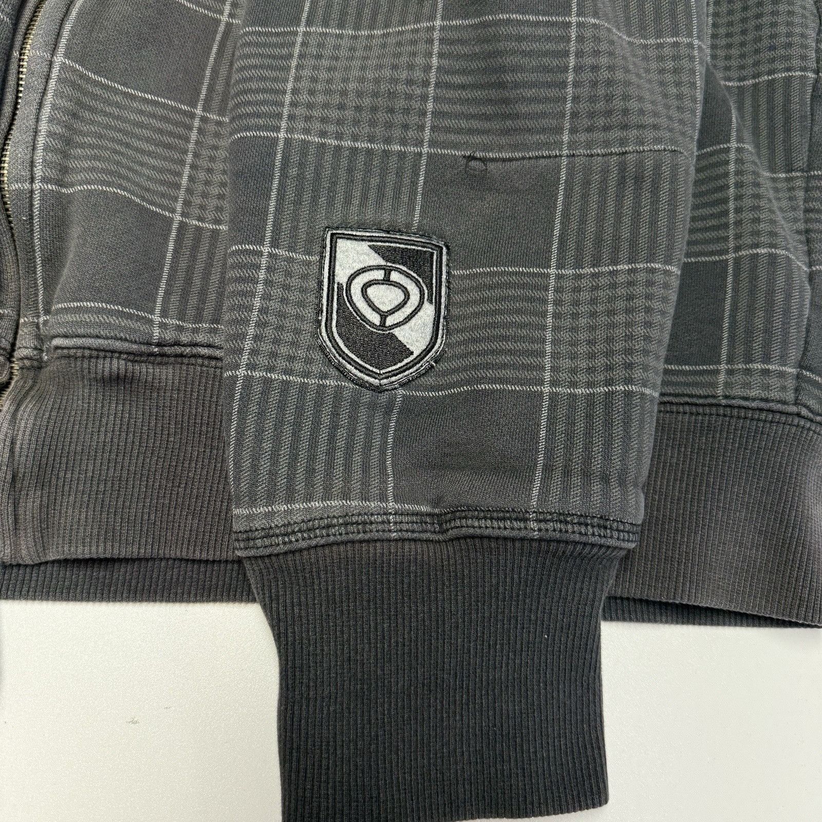 Vintage Vintage Y2K Circa Skateboards Hoodie Sweatshirt Black/Gray Size US XL / EU 56 / 4 - 6 Thumbnail