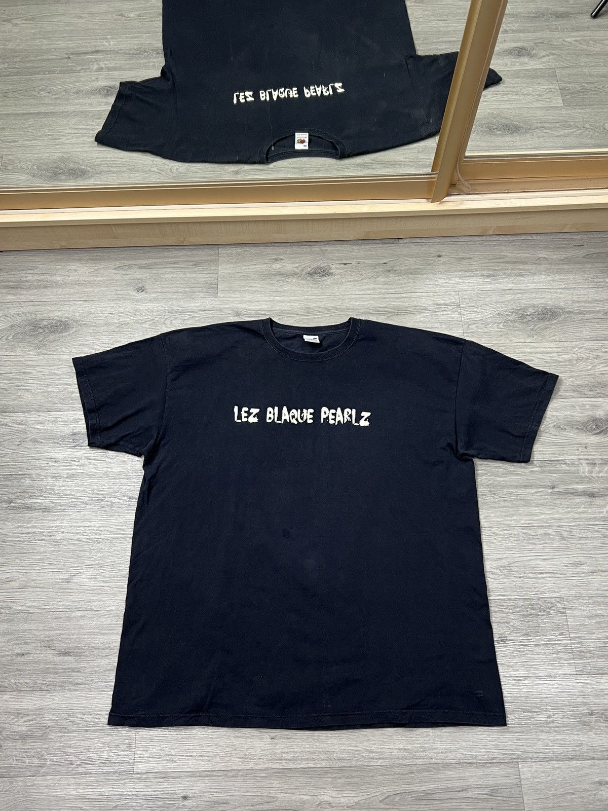 Fruit Of The Loom Vintage Lez Blaque Pearlz "Happy Go Fuck You" Graphic Tee Size US XXL / EU 58 / 5 - 2 Thumbnail