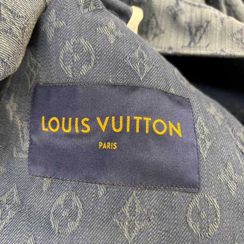Louis Vuitton Louis Vuitton Logo full-print single-breasted casual long- Size US S / EU 44-46 / 1 - 4 Thumbnail