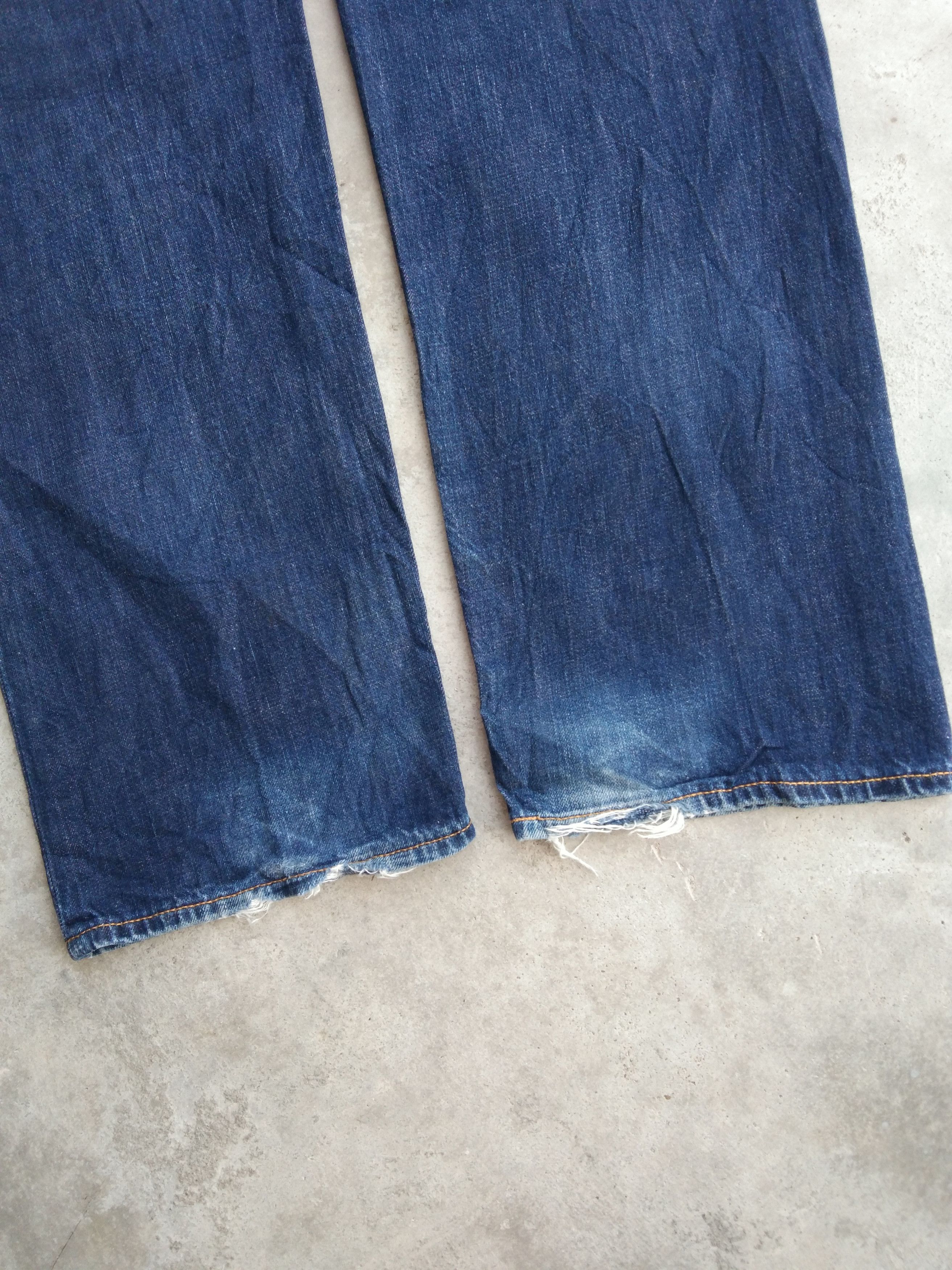 Japanese Brand Japanese Brand GU Faded Blue Distressed Jeans 34x32 Size US 34 / EU 50 - 3 Thumbnail