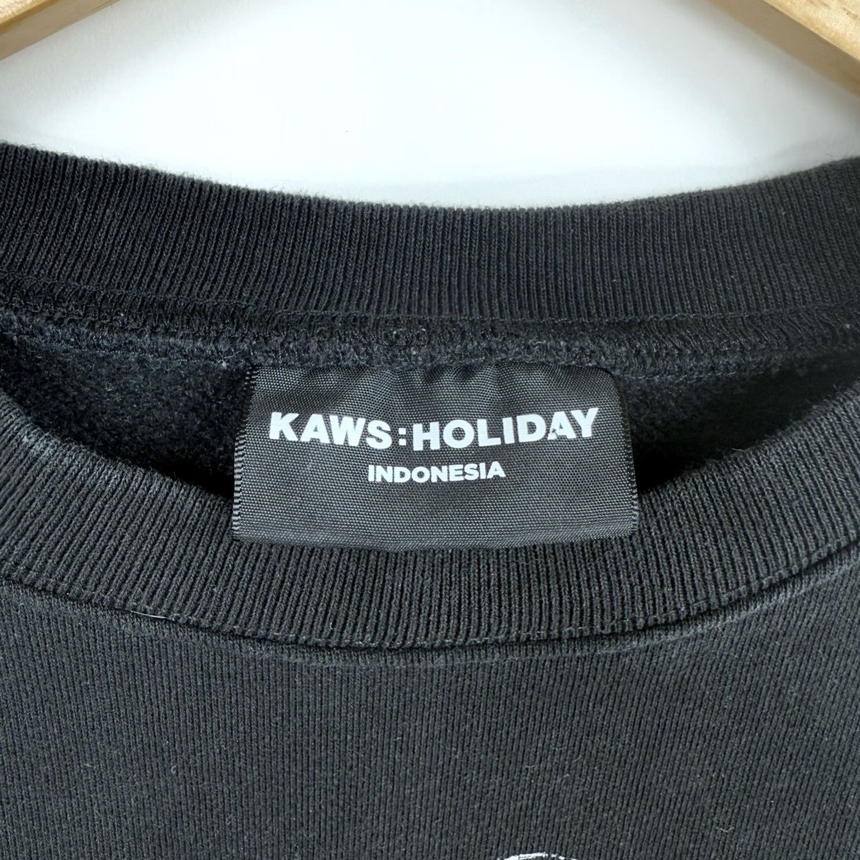 Kaws VINTAGE KAWS Holiday Indonesia Sweatshirt Mens Large Black Streetwear Size US L / EU 52-54 / 3 - 3 Thumbnail