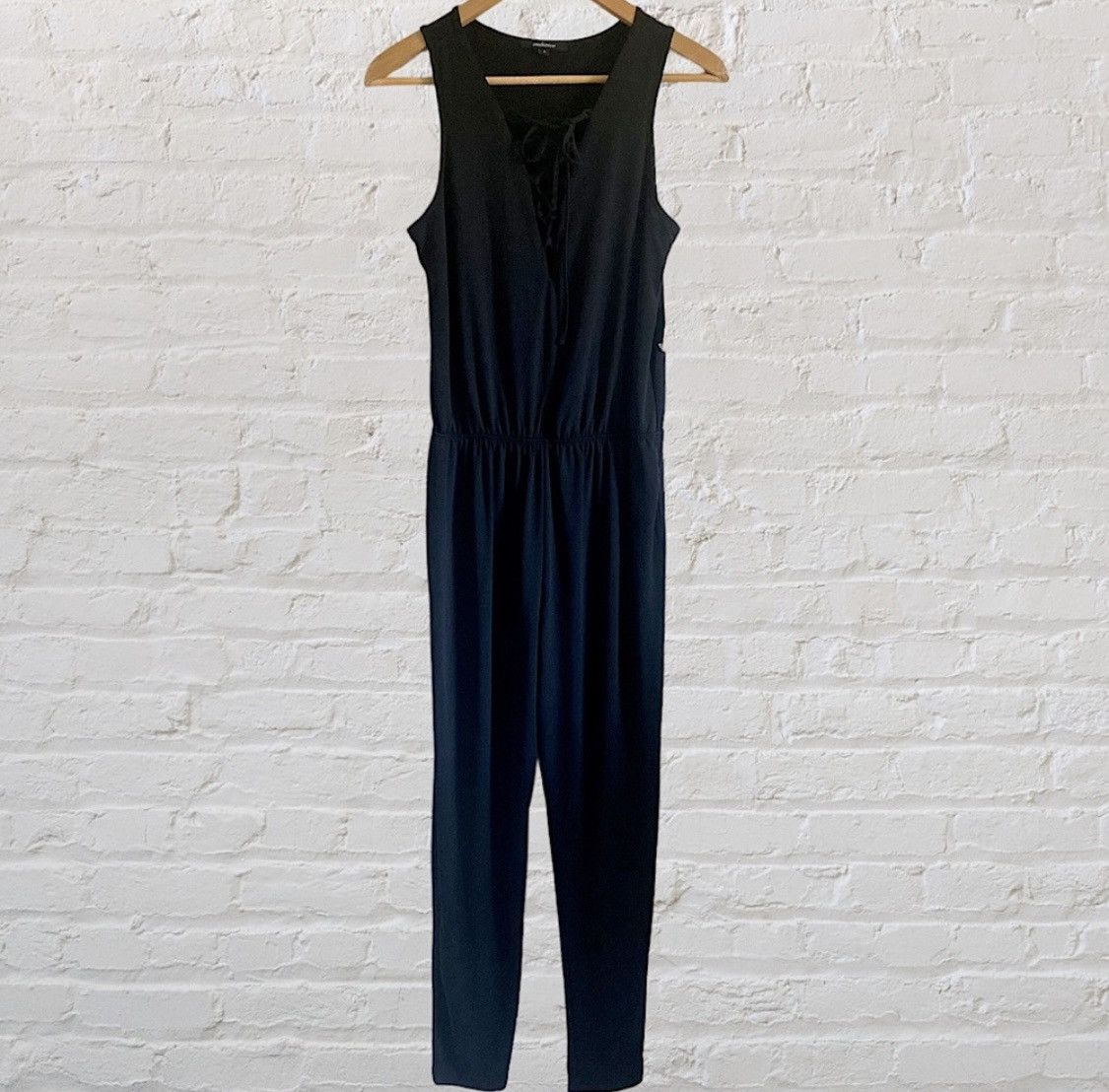 Other CHARLOTTE RUSSE PLUNGING SHOE TIE FRONT SLEEVELESS JUMPSUIT Size 26" / US 2 / IT 38 - 1 Thumbnail