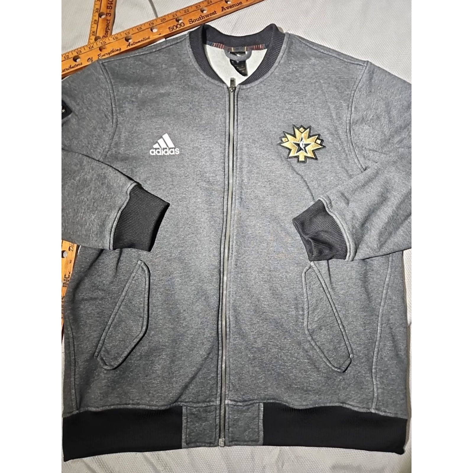Adidas VINTAGE Adidas Jacket Mens 2XL Gray Basketball All-Star Warm Up Full Zip Shirt Mens XXL Gray NBA Logo Full Zip 2015 Adidas NBA All-Star Warm Up Jacket Size US XXL / EU 58 / 5 - 5 Thumbnail