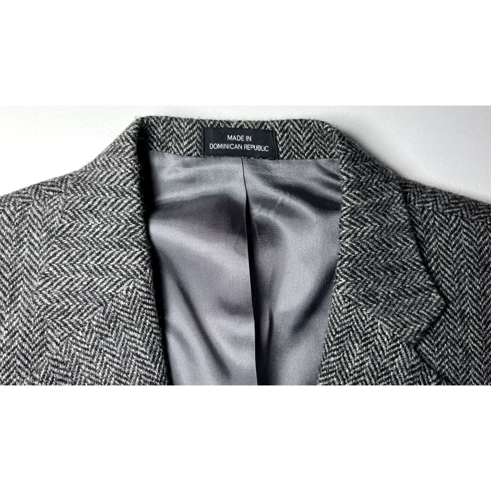 Harris Tweed VINTAGE Harris Tweed Blazer Men 40R Wool Gray Herringbone Button 100% Pure New Wool Regular Jacket Mens Medium? Size 40R - 7 Thumbnail