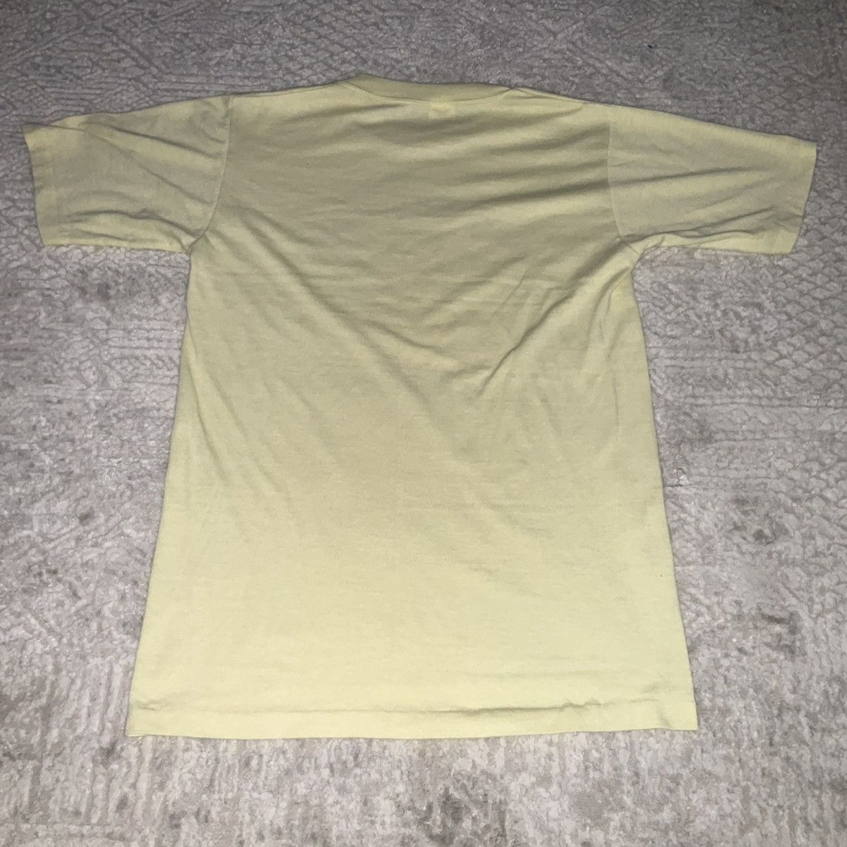 Vintage Vintage 70s pale yellow hug therapist t-shirt Size US S / EU 44-46 / 1 - 4 Thumbnail
