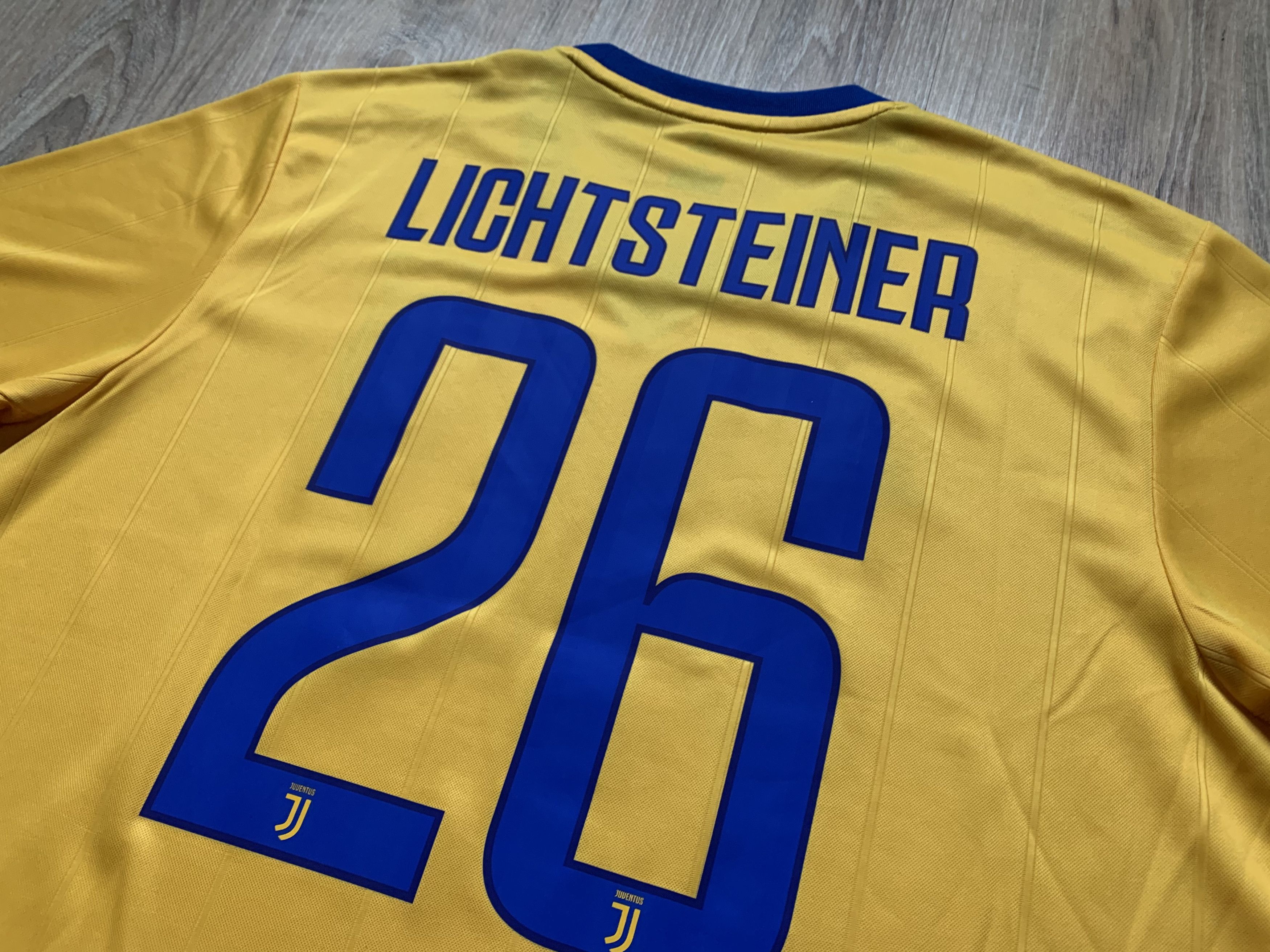 Adidas × Vintage Vintage Adidas Juventus Football Team Lichtsteiner #26 Shirt Size US XL / EU 56 / 4 - 7 Thumbnail
