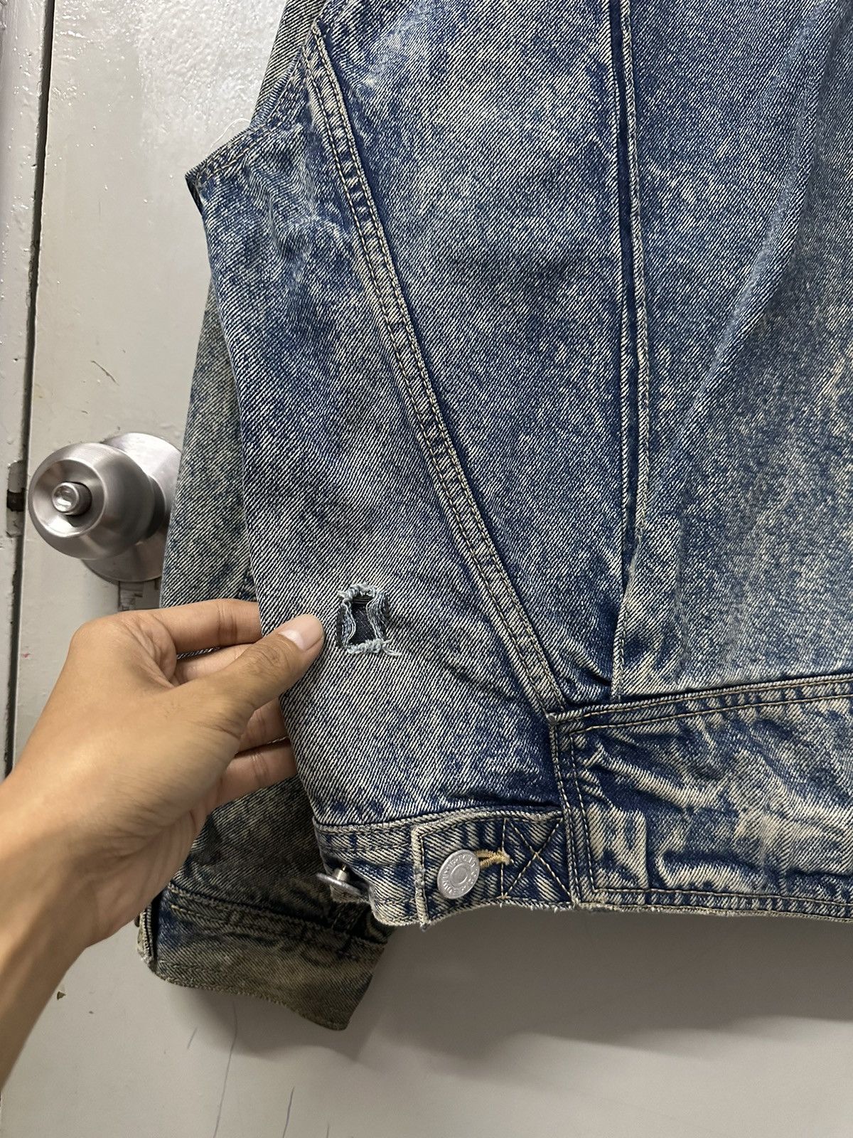 Edwin × Vintage Vintage EDWIN Distressed Denim Jacket Size US L / EU 52-54 / 3 - 11 Thumbnail