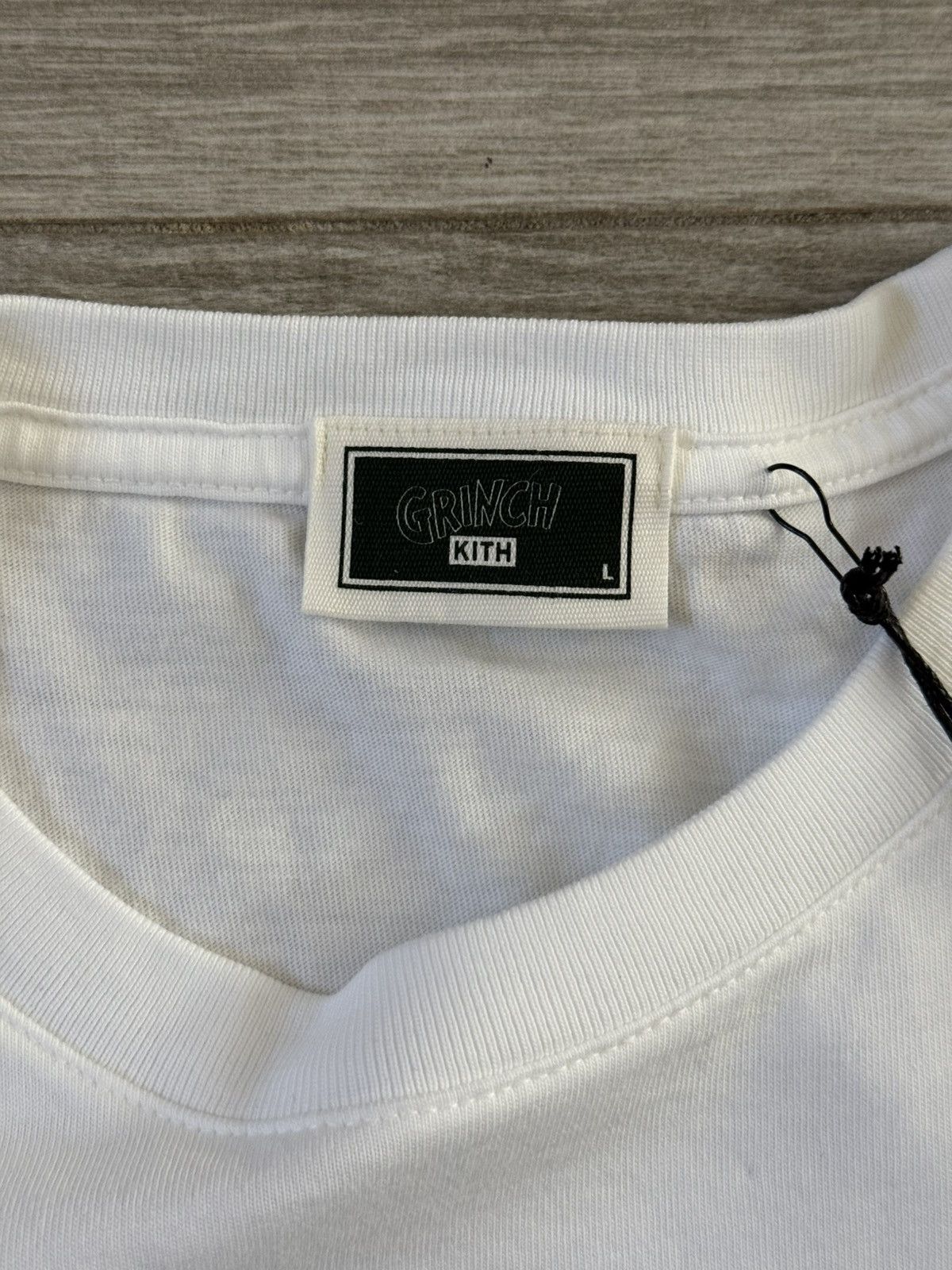 Kith Men's KITH for The Grinch Sign White Vintage Tee Sz Large Size US L / EU 52-54 / 3 - 3 Thumbnail