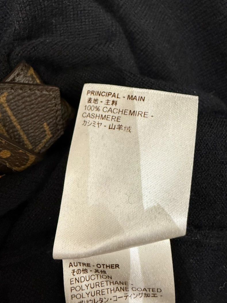 Louis Vuitton Louis Vuitton Classic presbyopic button turtleneck cashmer Size US S / EU 44-46 / 1 - 7 Thumbnail