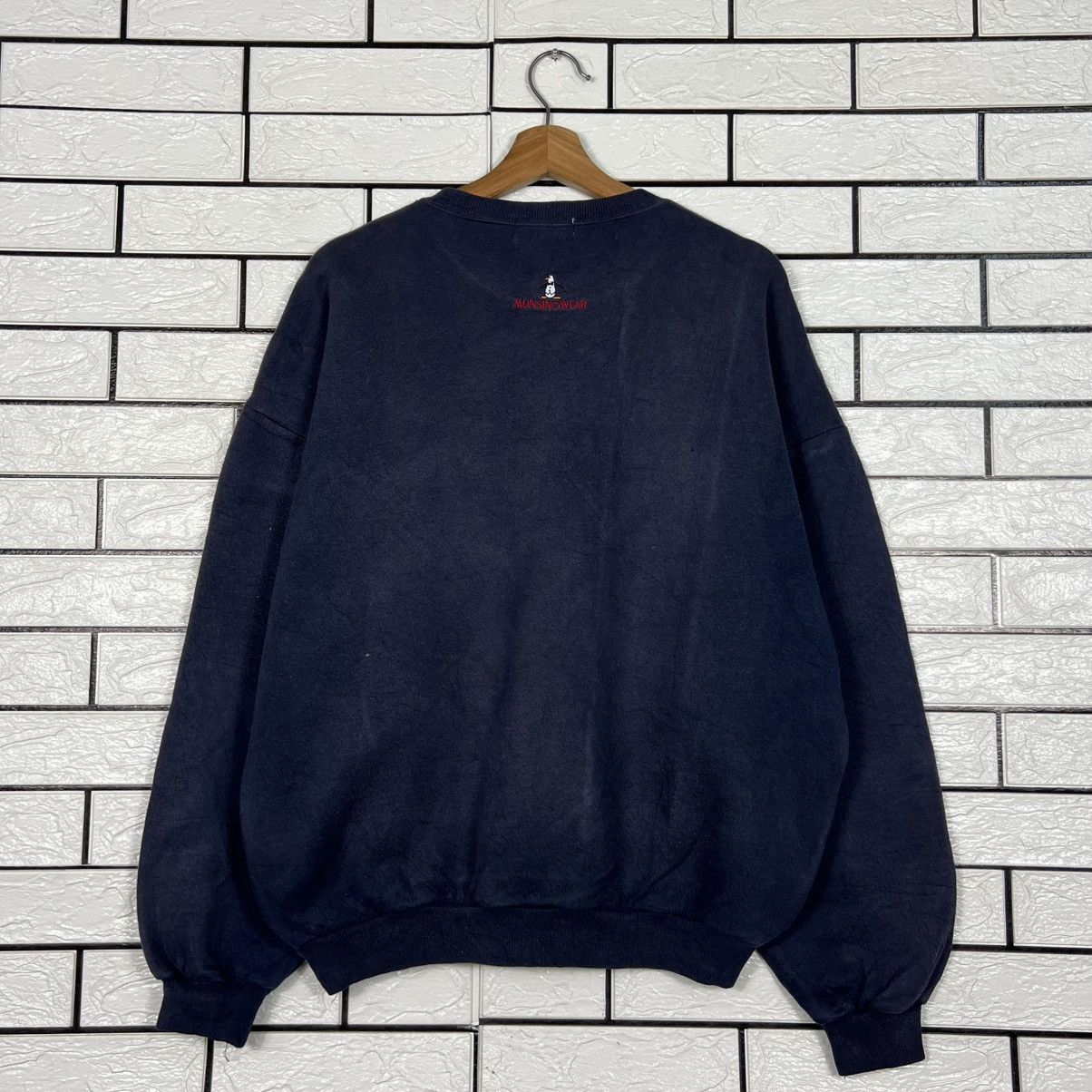 Japanese Brand MUNSINGWEAR Embroidered Big Logo Sweatshirt #4246-C193 Size US L / EU 52-54 / 3 - 13 Thumbnail