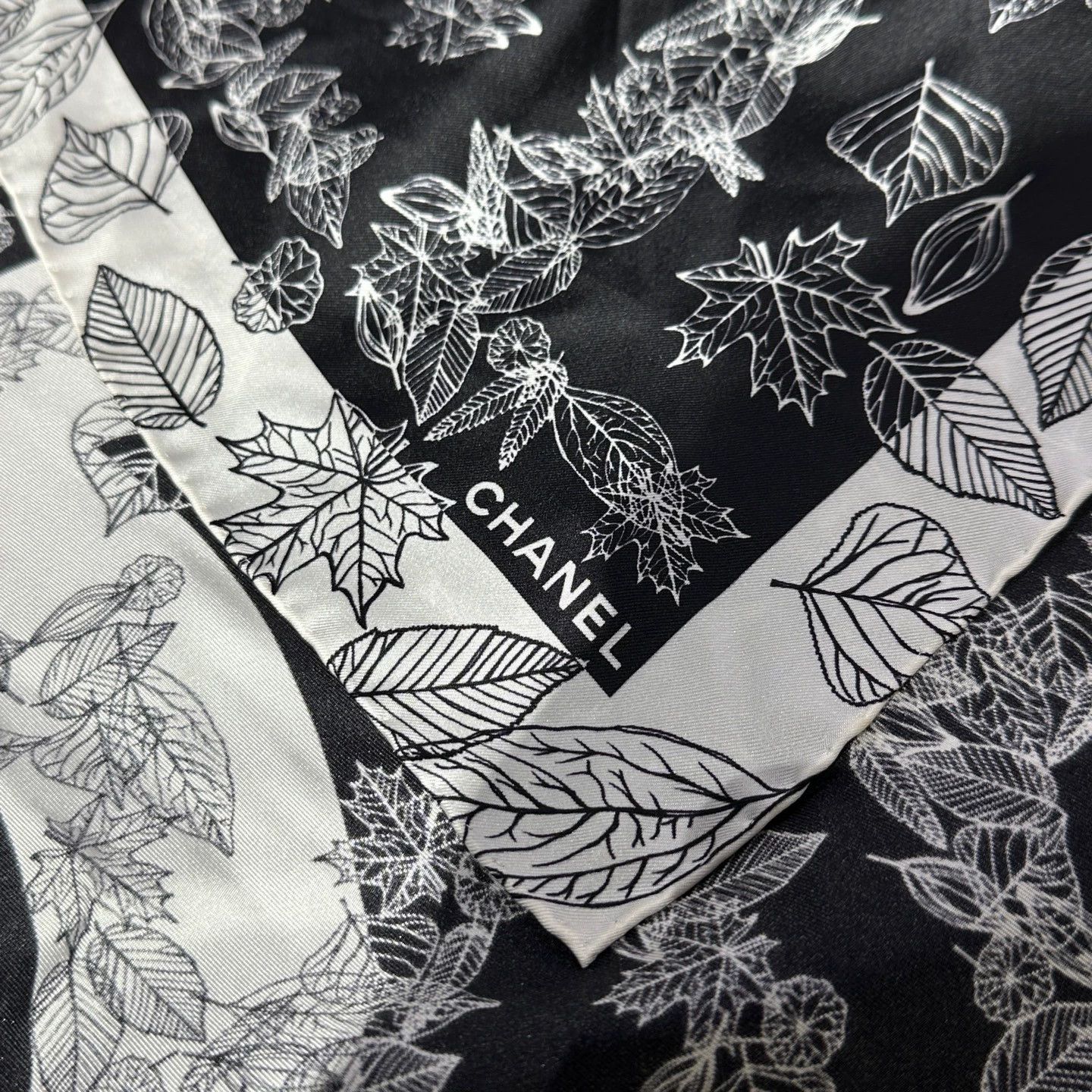 Chanel Chanel all-over leaf logo silk scarf may369 Size ONE SIZE - 7 Thumbnail