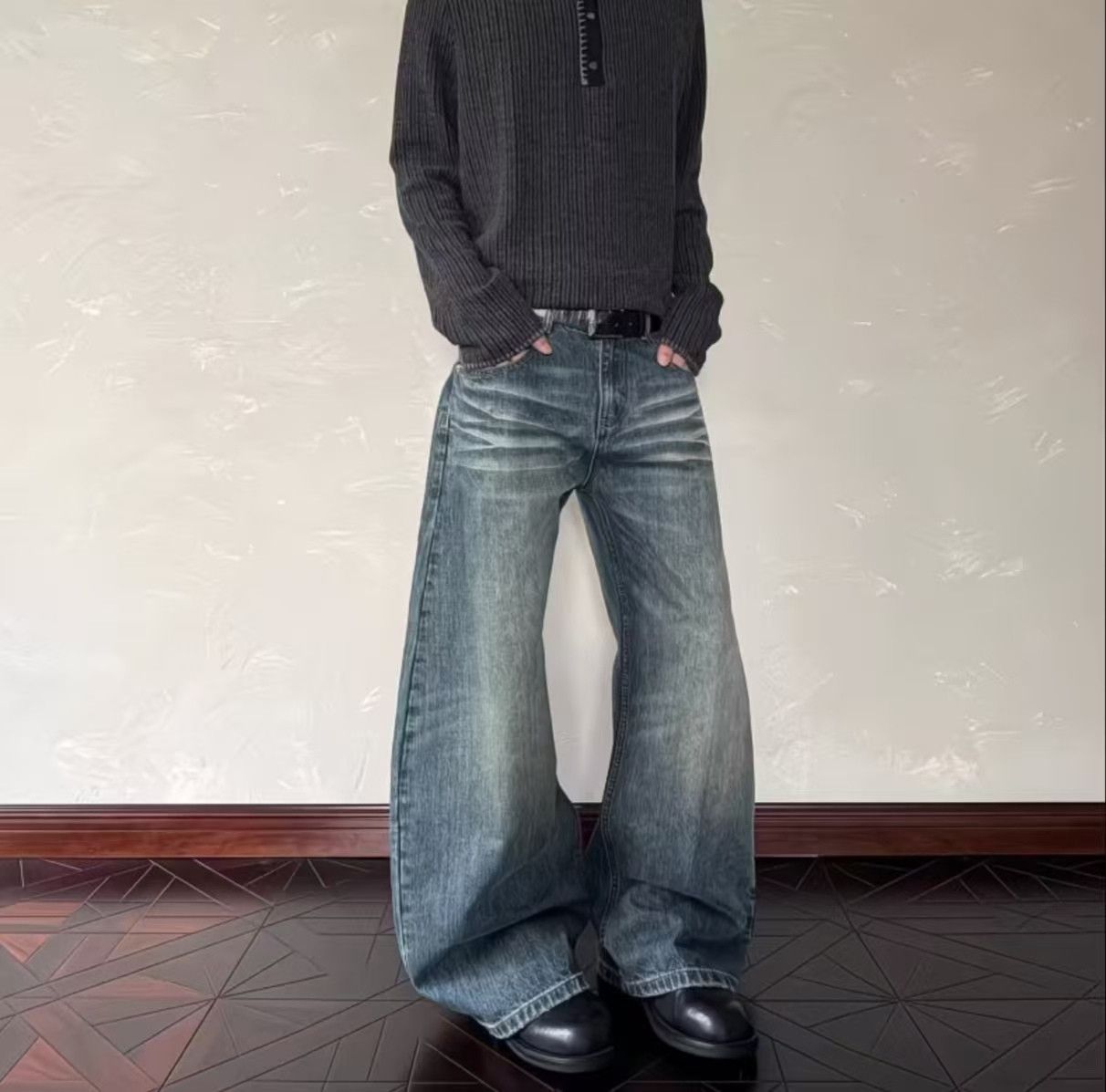 Vintage Blue Washed Vintage Flared Jeans with Whiskering Size US 32 / EU 48 - 2 Thumbnail