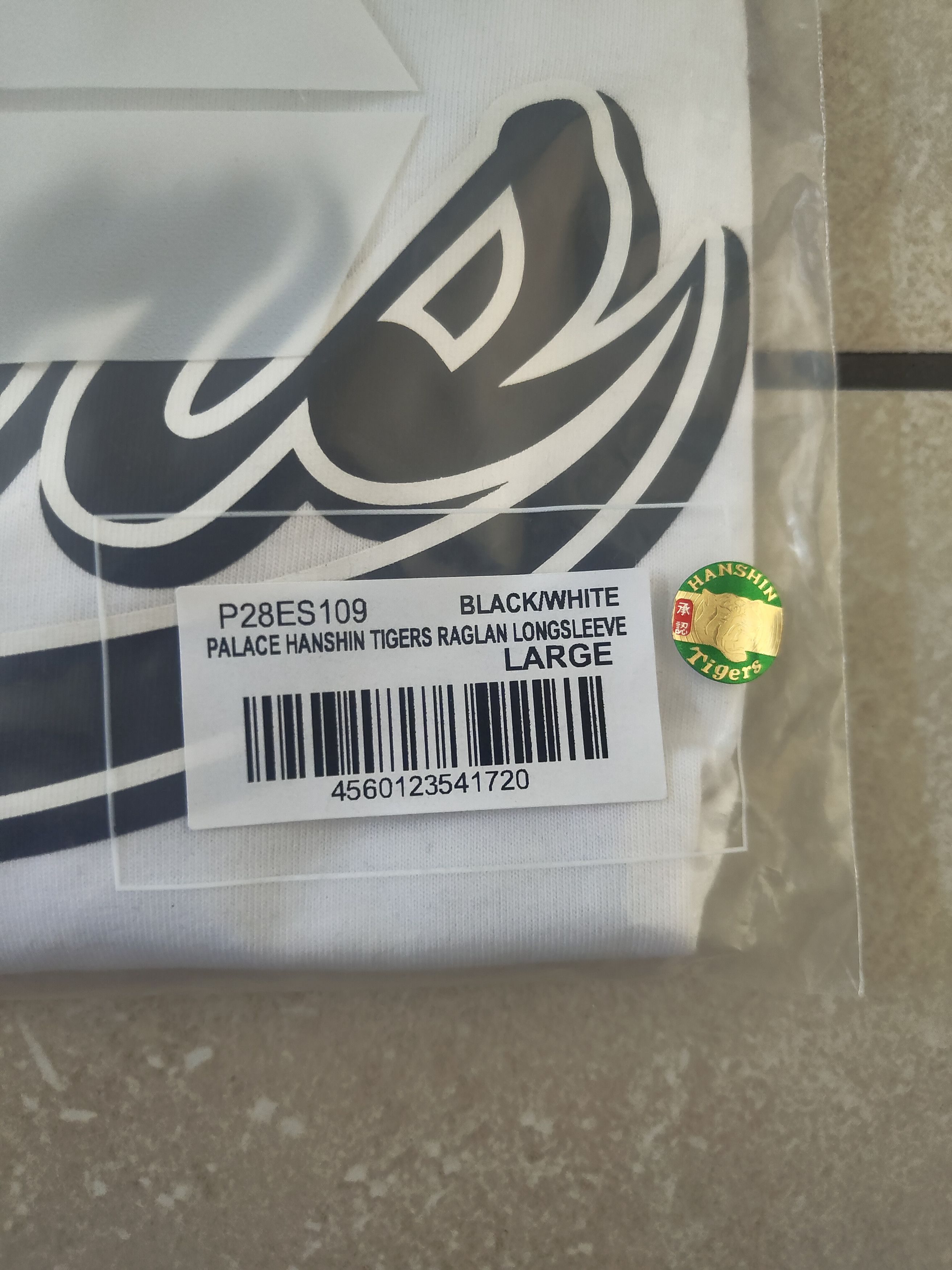 Palace Osaka Exclusive Hanshin Tigers Raglan L/S Tee