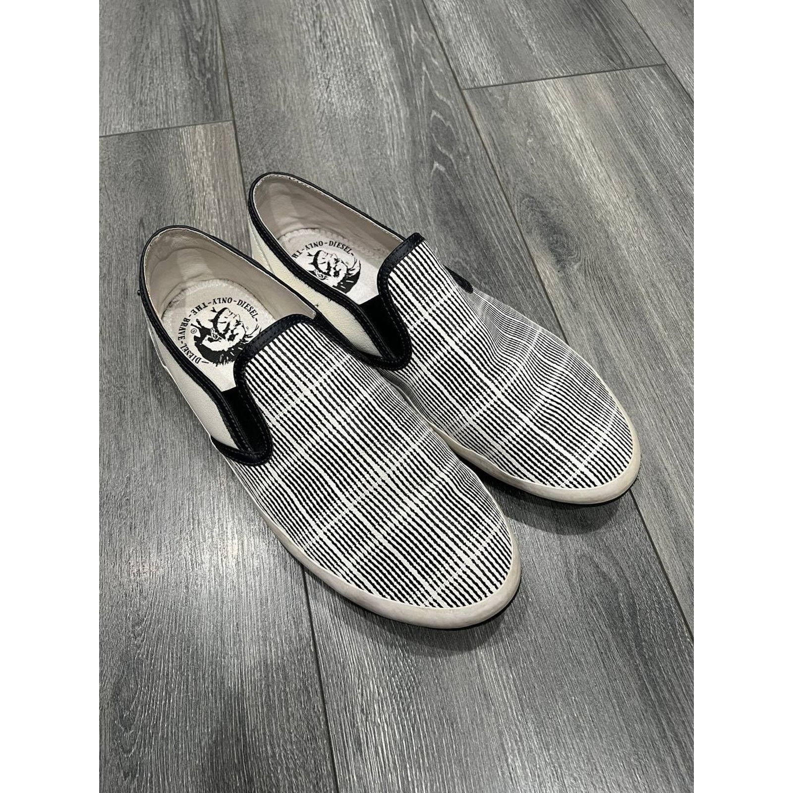 Diesel DIESEL Men's White striped leather Sneakers 10.5 S000058 Size US 9.5 / EU 42-43 - 3 Thumbnail