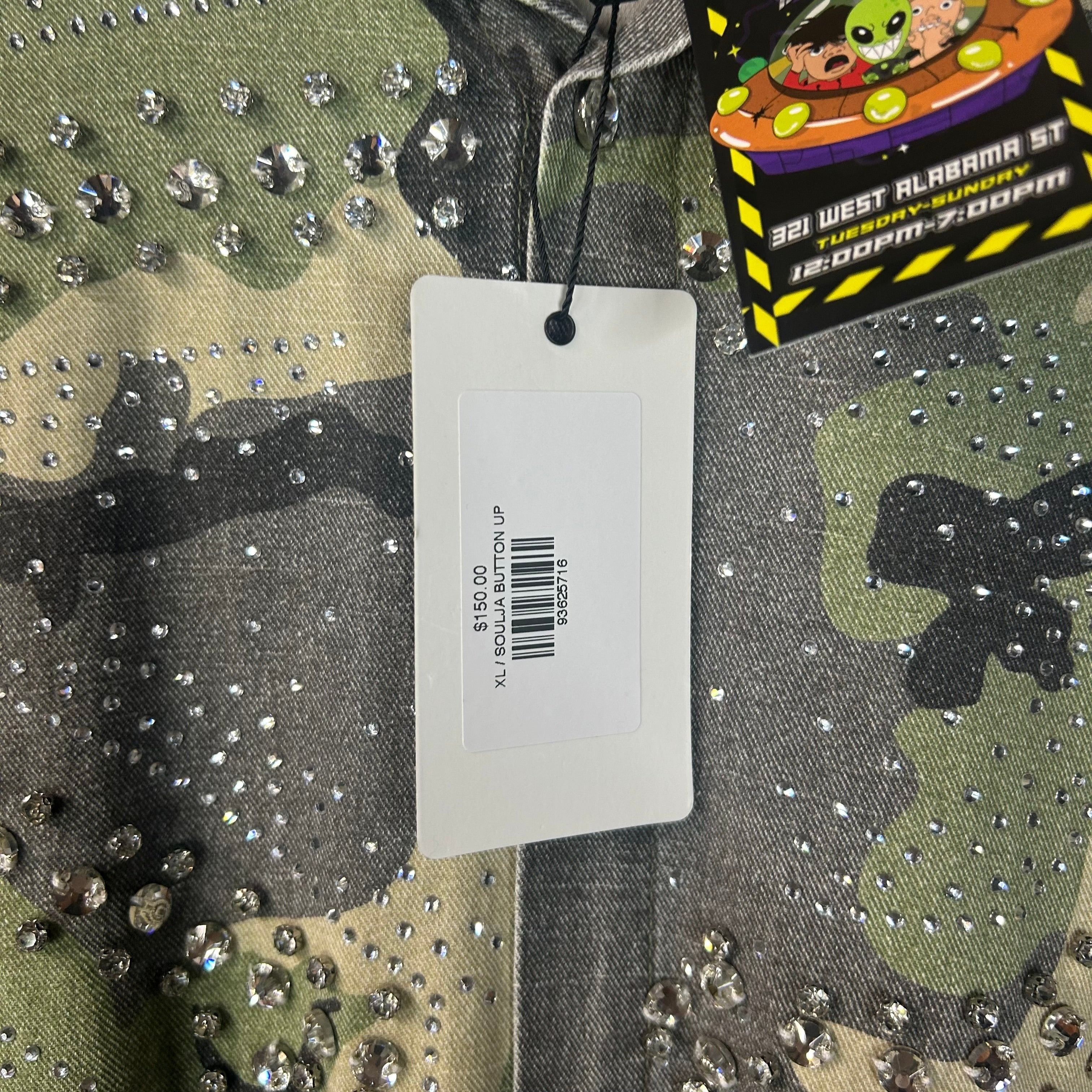 Vale NWT Vale Lives Camo Rhinestone Button Up Shirt Size XL Size US XL / EU 56 / 4 - 4 Thumbnail