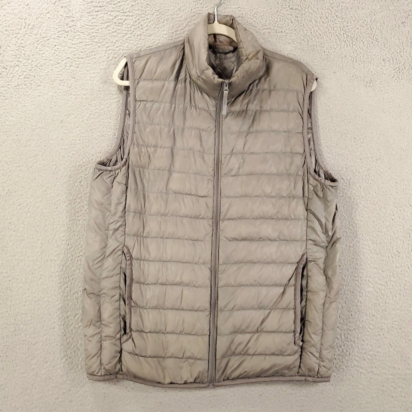 Uniqlo VINTAGE Uniqlo Puffer Vest Womens Large Silver Lightweight Full Zip Casual Outdoor Size L / US 10 / IT 46 - 2 Thumbnail