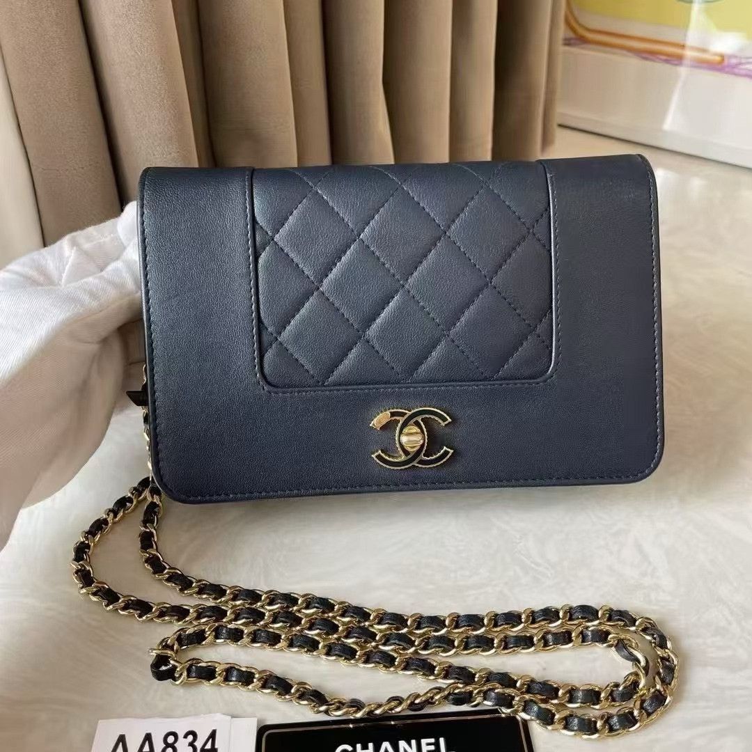 Chanel Pre-loved Bag Very good condition Size ONE SIZE - 1 Thumbnail