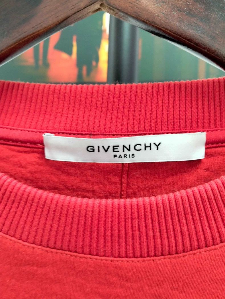 Givenchy Givenchy Hoodie, size M (110), 58 49 (missing context) Size US M / EU 48-50 / 2 - 4 Thumbnail