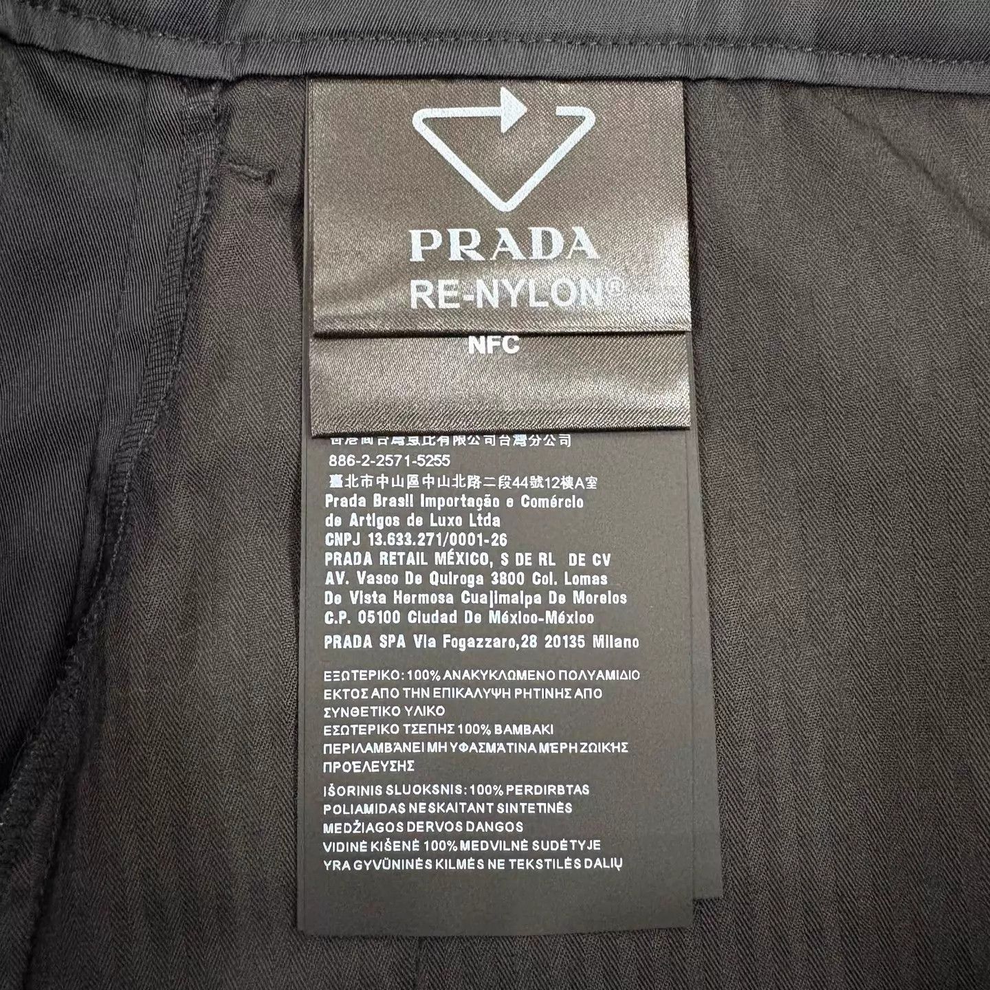 Prada Prada nylon triangle logo short 50 Size US 34 / EU 50 - 4 Thumbnail