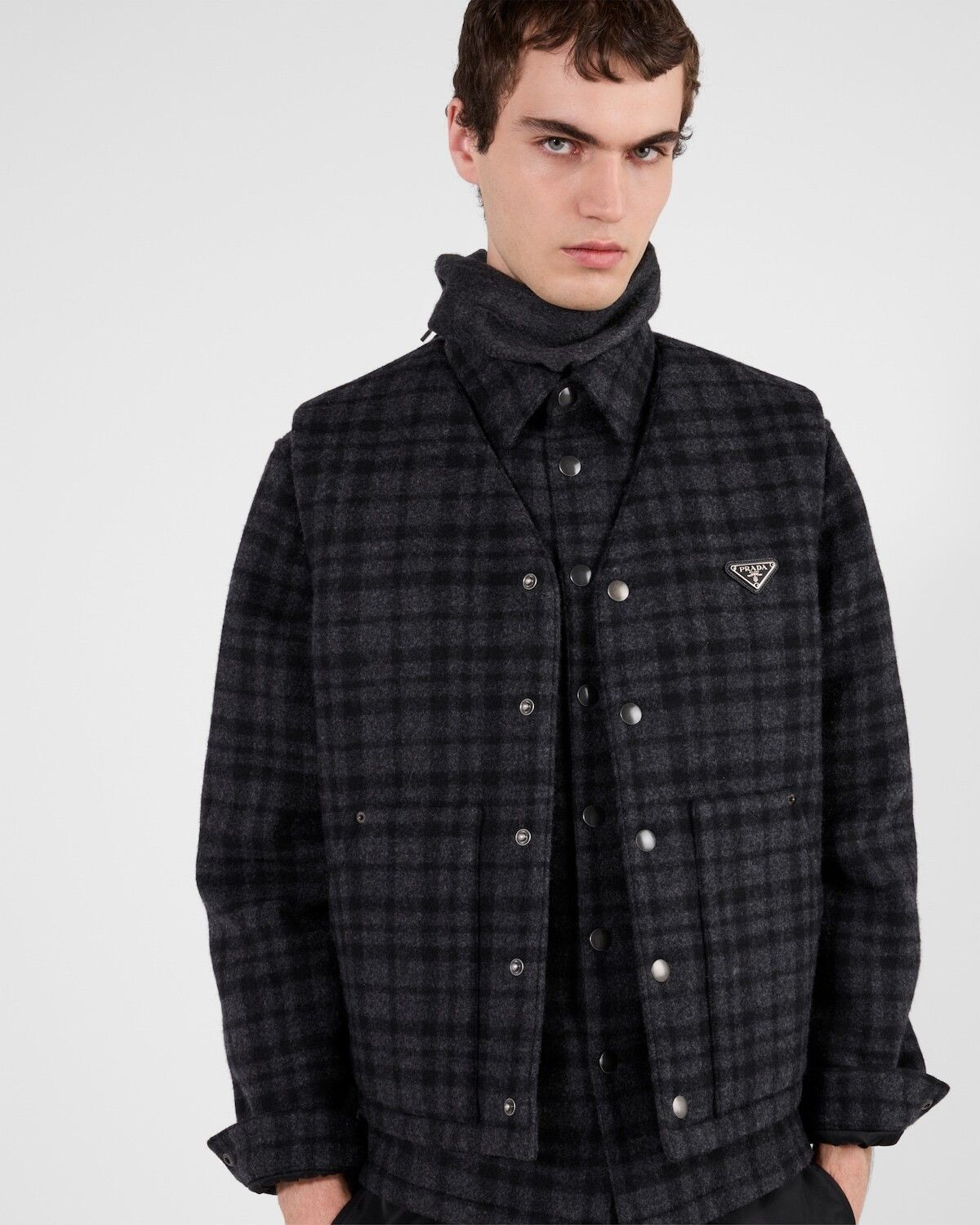 Prada o1bcso1str1025 Vest in Black Size US S / EU 44-46 / 1 - 3 Thumbnail