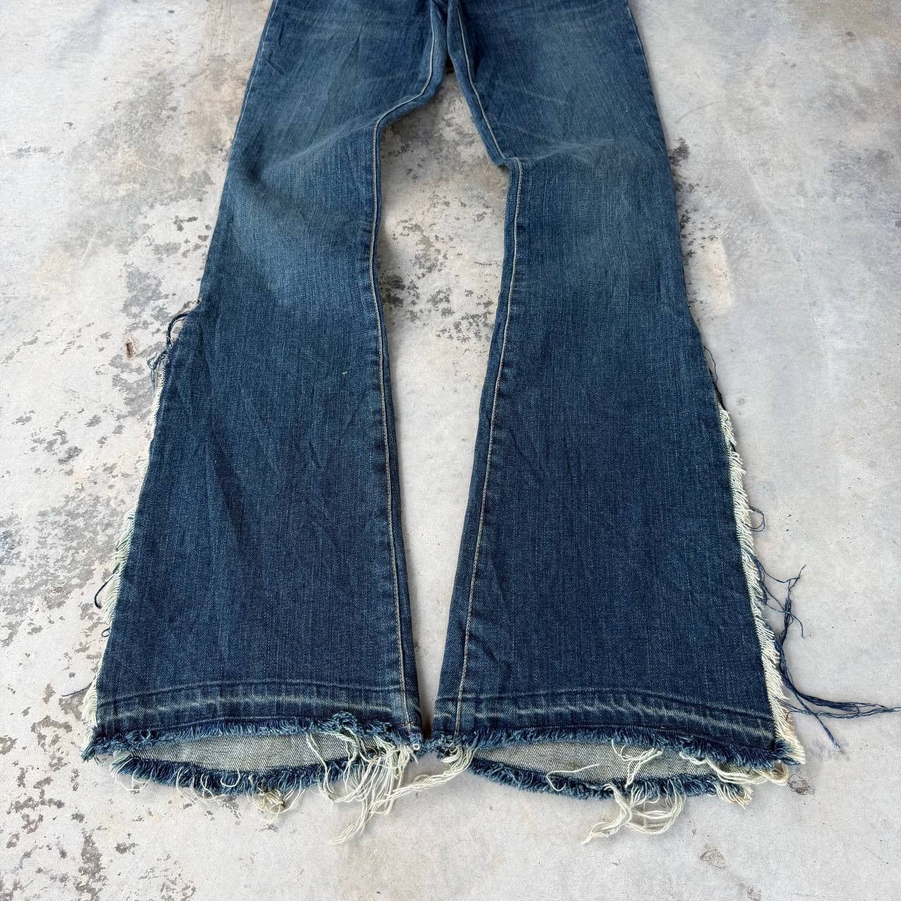 Japanese Brand Maruka Japan Distressed "Shredded" Side Slits Flare Jean W26 Size 26" / US 2 / IT 38 - 7 Thumbnail