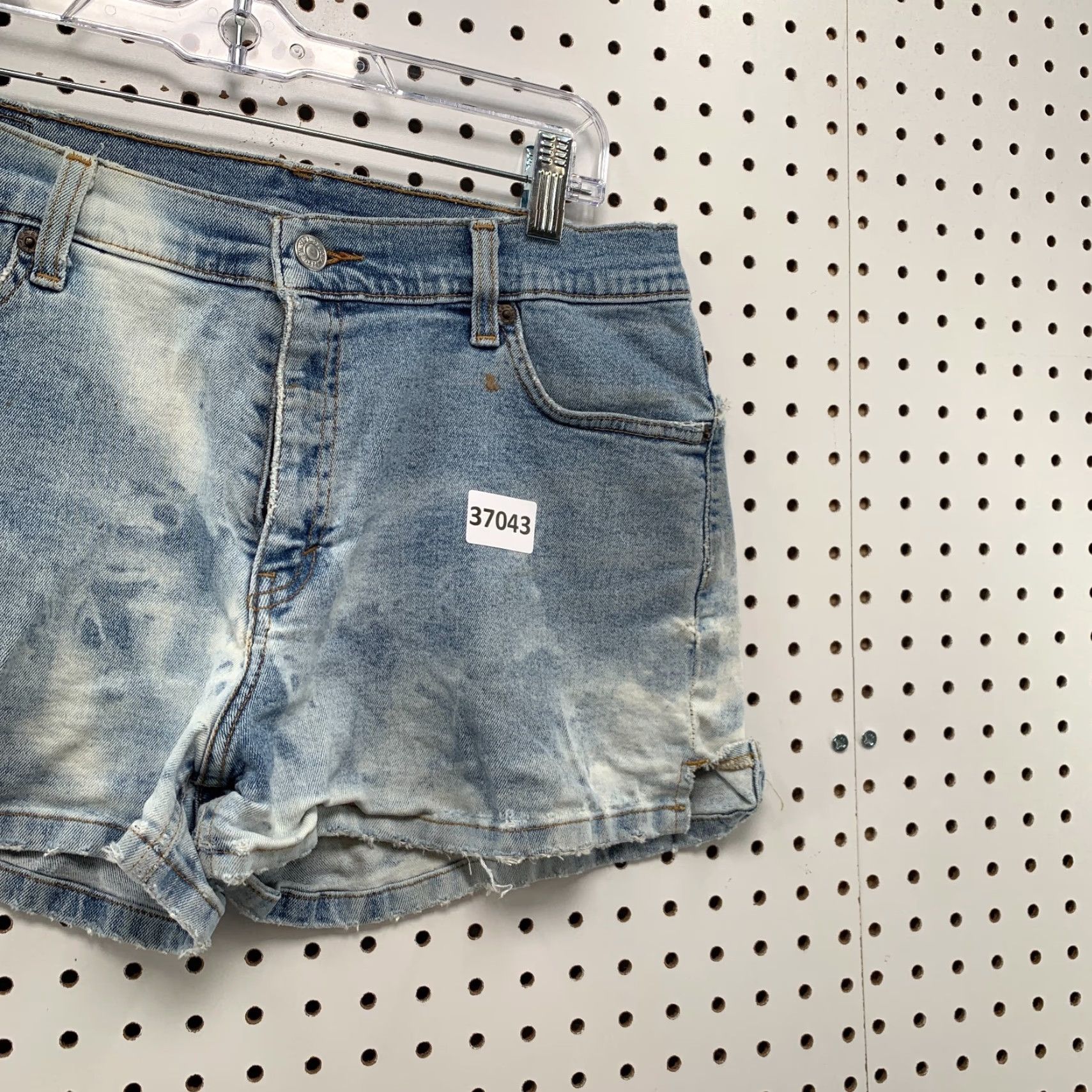 Levi's VINTAGE Levi's Denim Shorts Womens Size 13 Junior Light Wash Distressed 31x3 Fits Size 34" / US 12 / IT 48 - 3 Thumbnail