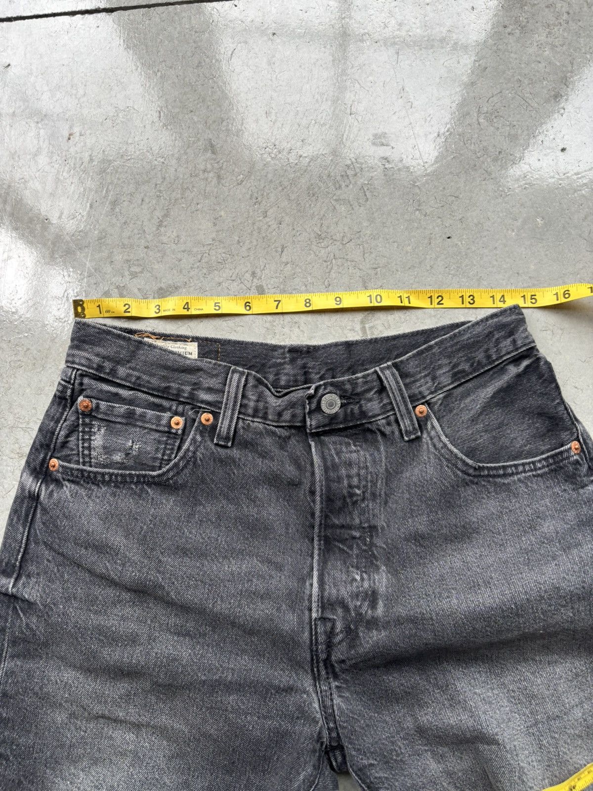 Levi's Levis Cutoff Black Denim Jorts Size US 30 / EU 46 - 6 Thumbnail