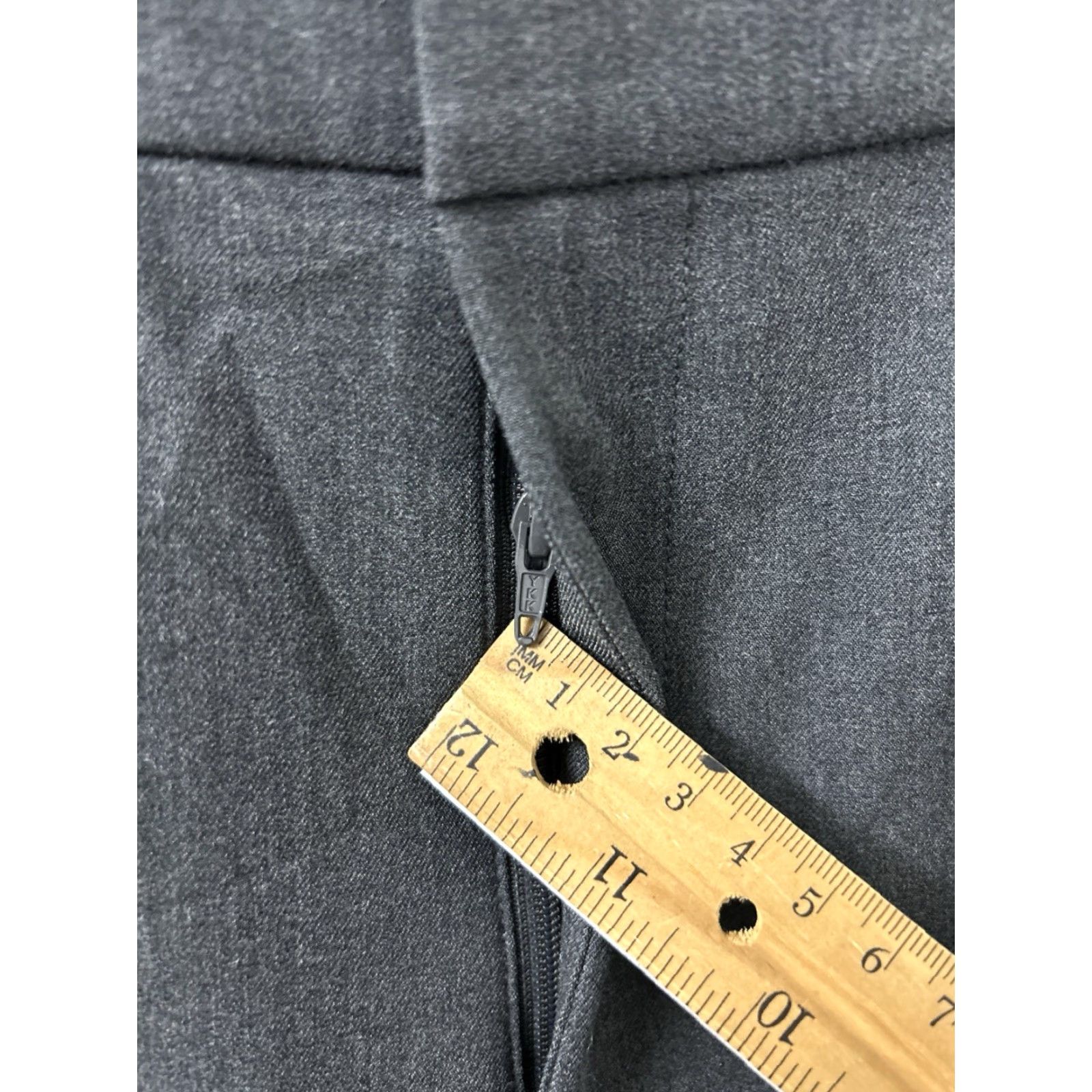 Uniqlo Uniqlo Pants Womens Large L33 Gray NWT Ankle Trousers Zipper Pockets Stretch Wrinkle-Resistant Flat Front Office Workwear Casual Modern 30x28 Size 36" / US 14 / IT 50 - 5 Thumbnail
