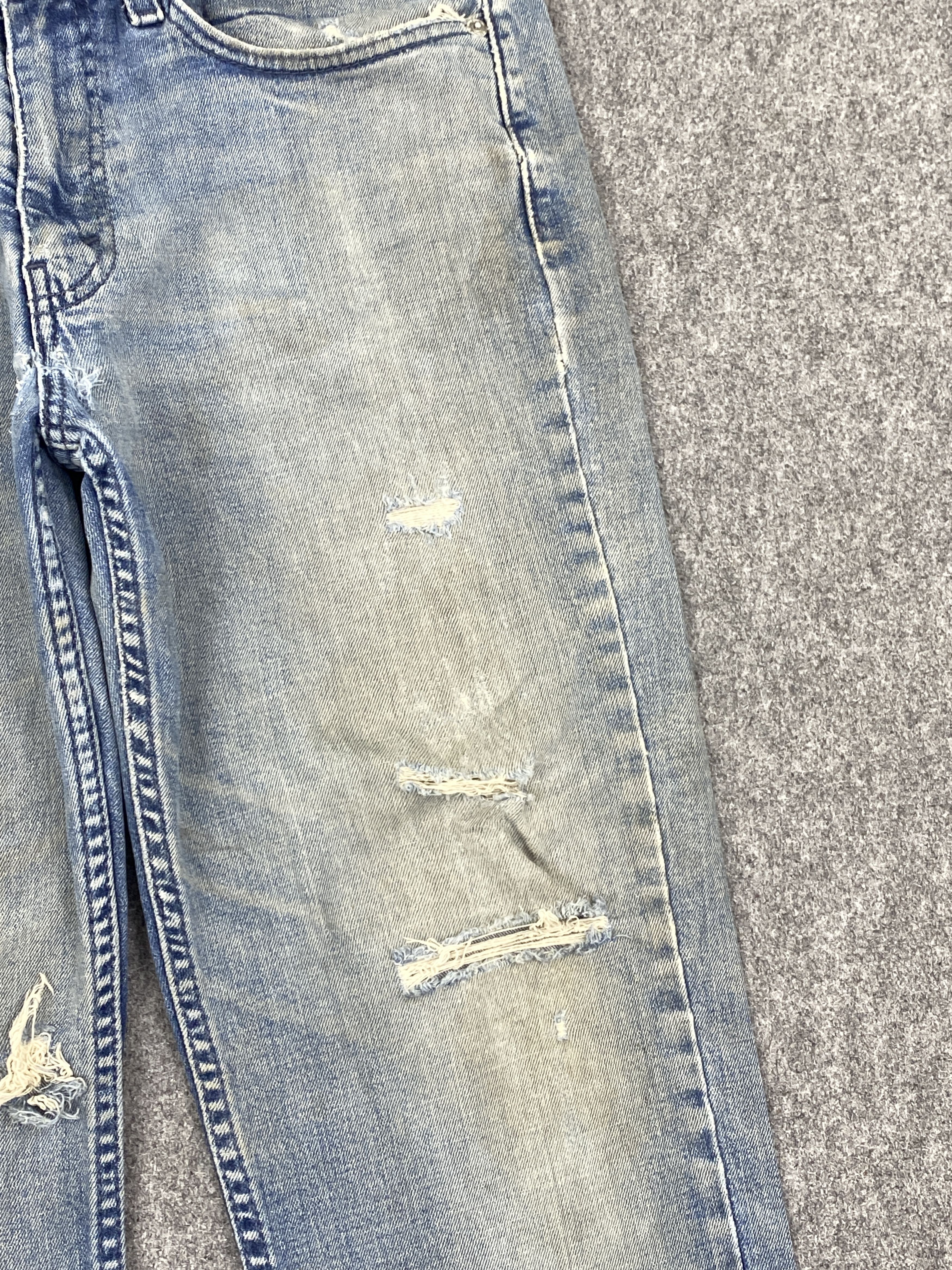 Levi's Distressed Vintage Levi's 514 Faded Blue Jeans DP2820 Size US 31 - 10 Thumbnail